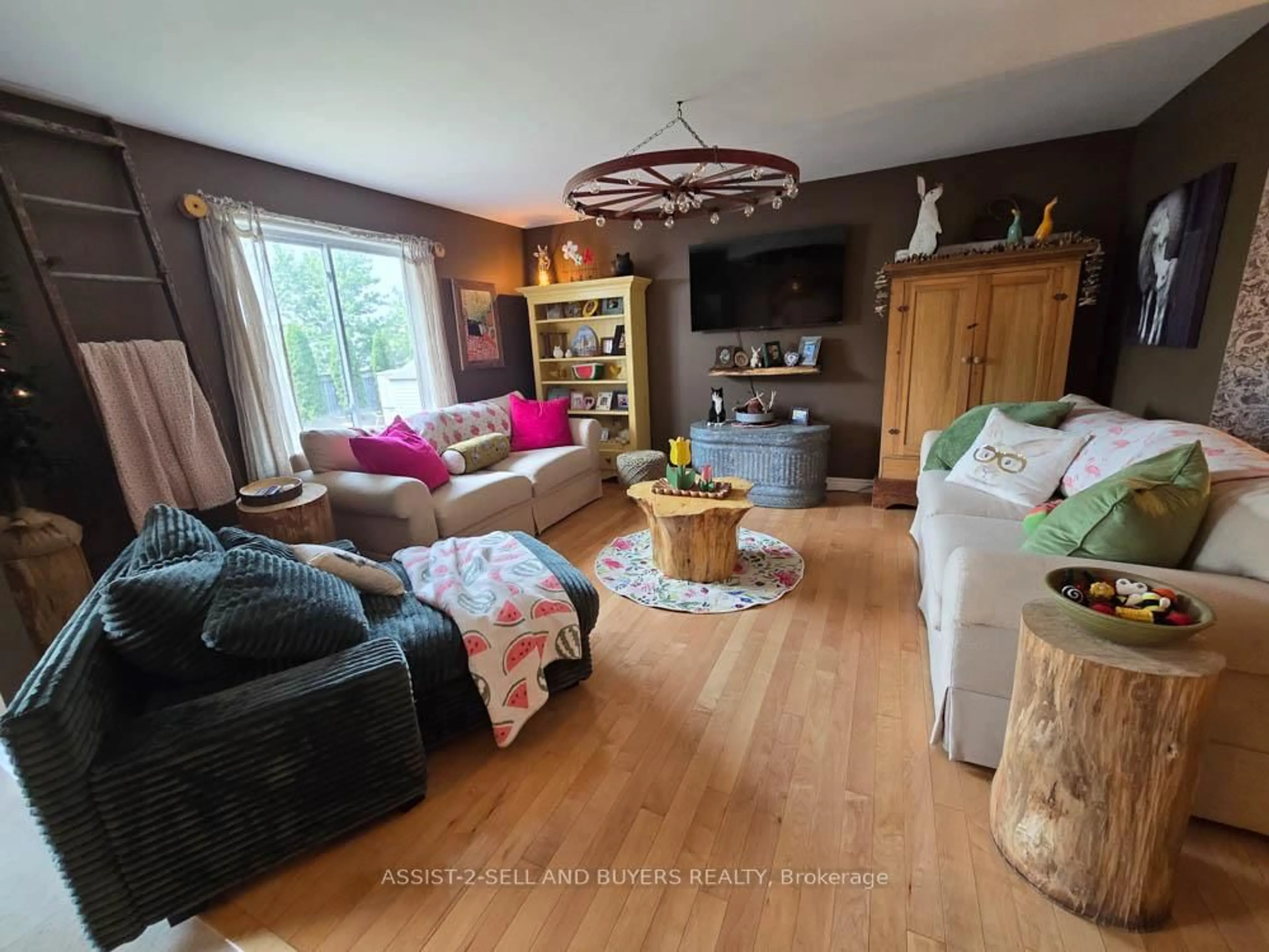 Living room with furniture, wood/laminate floor for 371 Emma Ave, Cornwall Ontario K6J 0A1