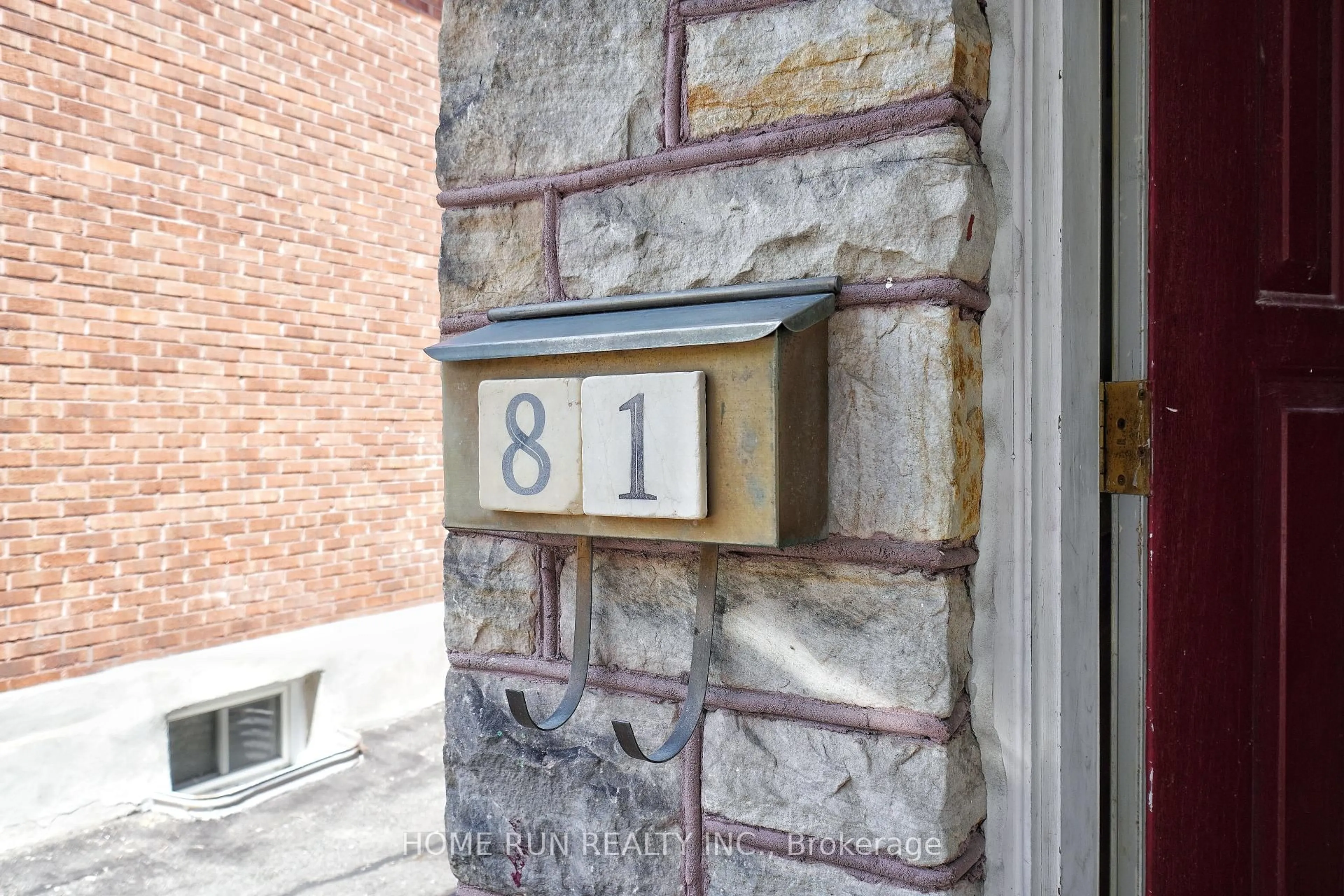 Indoor entryway for 81 Marlborough Ave, Ottawa Ontario K1N 8E8