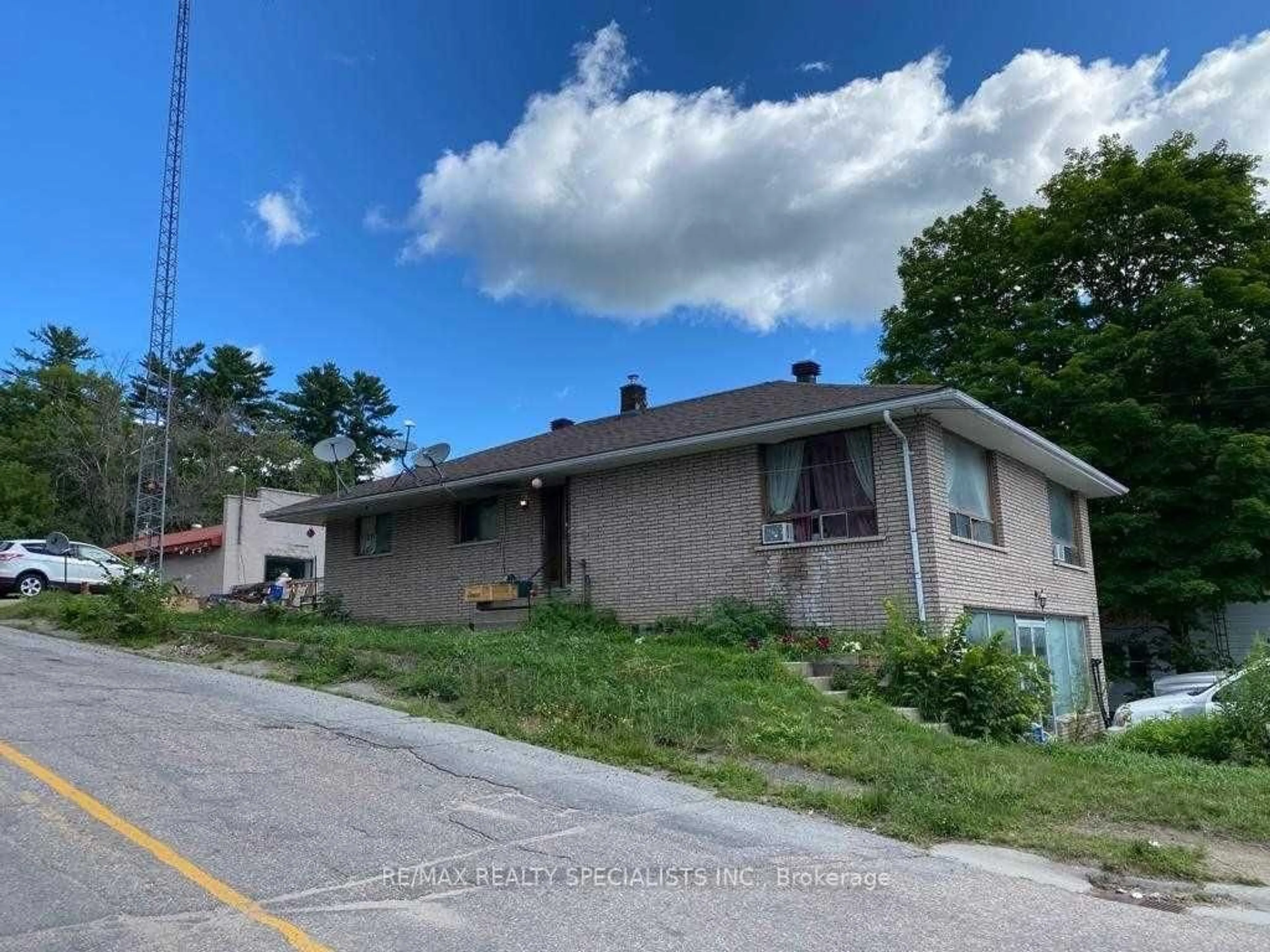 A pic from outside/outdoor area/front of a property/back of a property/a pic from drone, street for 40 & 42 Bridge St, Bancroft Ontario K0L 1C0