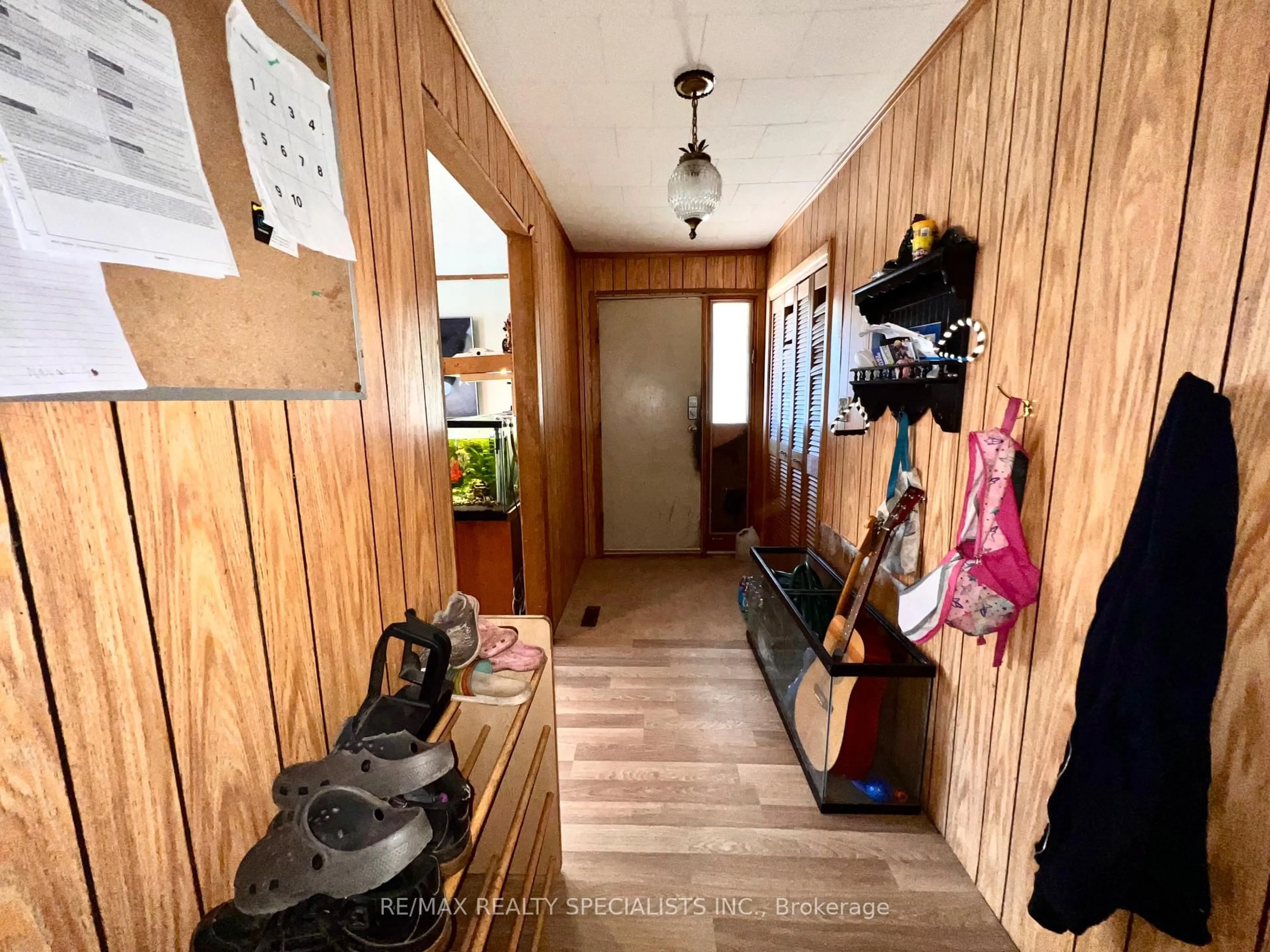 Indoor entryway for 40 & 42 Bridge St, Bancroft Ontario K0L 1C0