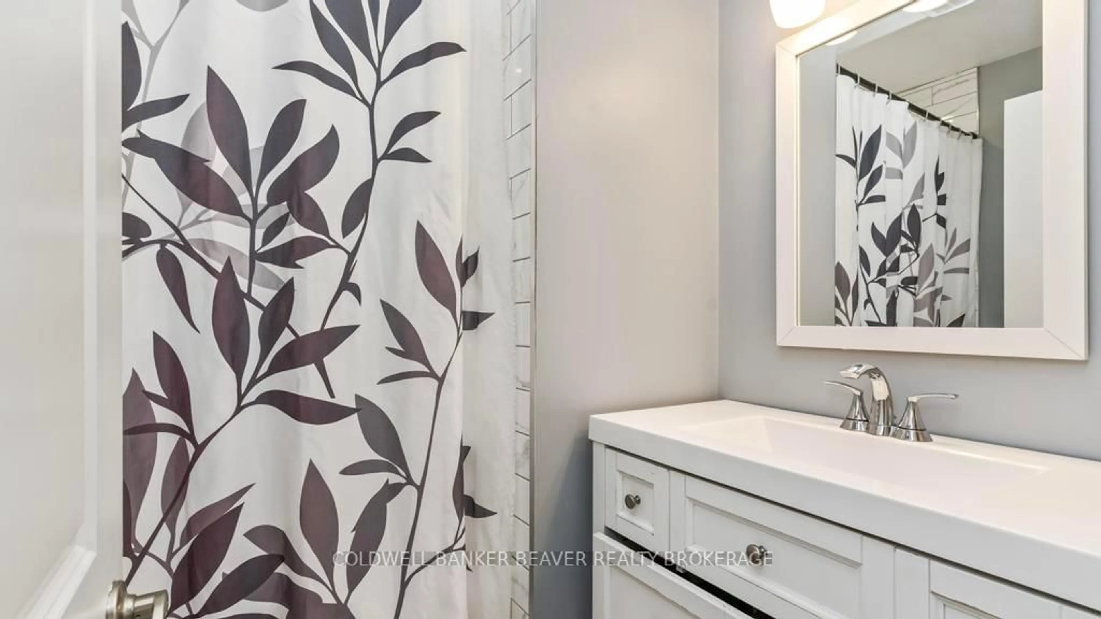 Contemporary bathroom, ceramic/tile floor for 457 Hale St, London East Ontario N5W 1G6