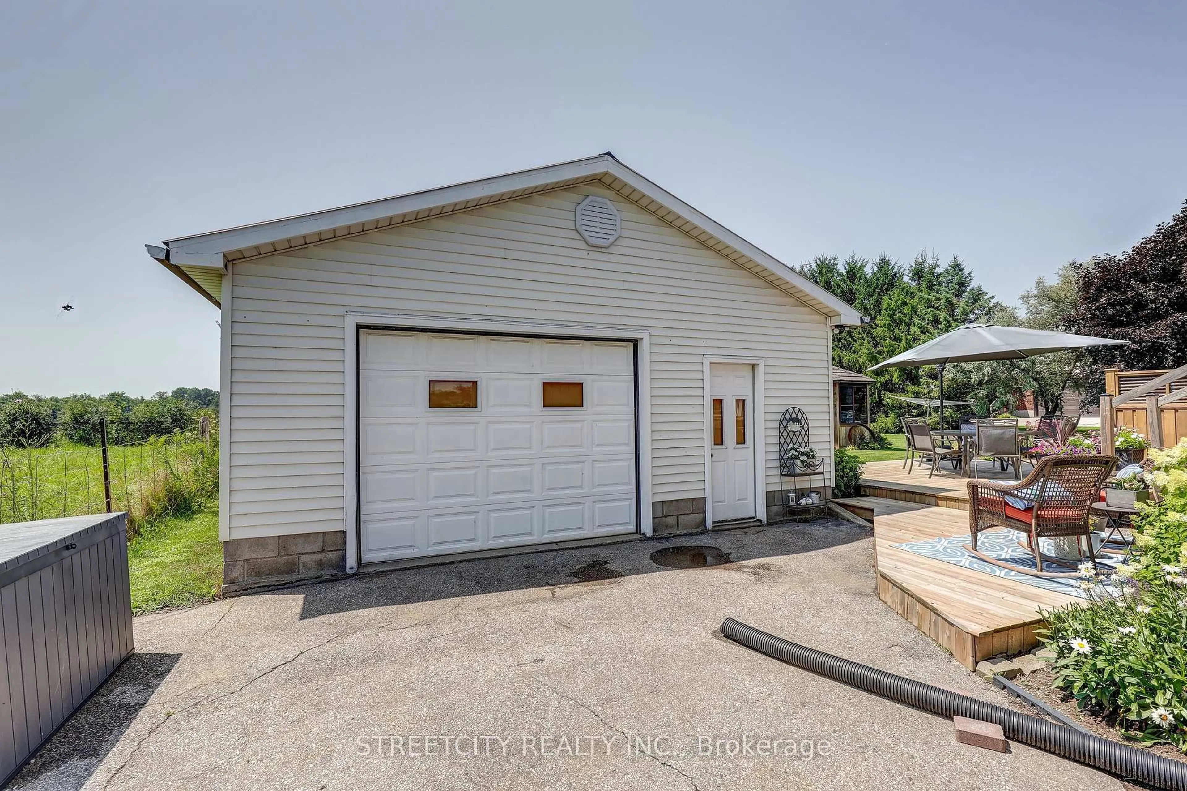 Indoor garage for 5231 Westchester Bourne, Thames Centre Ontario N0L 1B0