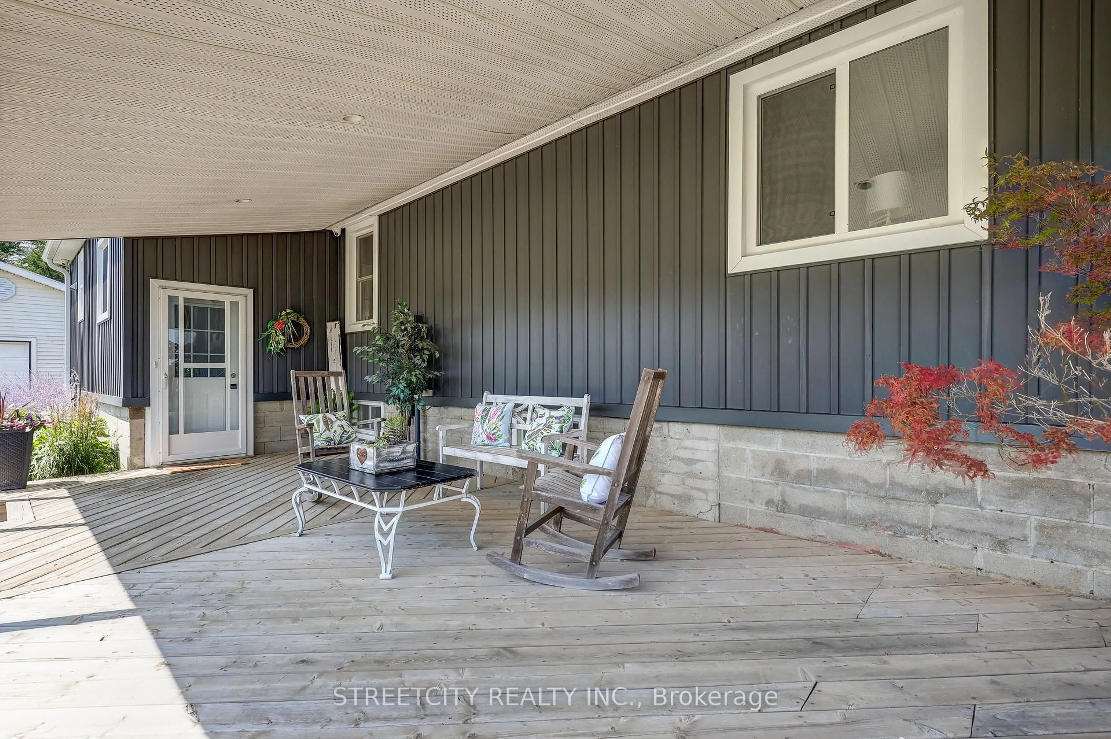 Indoor entryway for 5231 Westchester Bourne, Thames Centre Ontario N0L 1B0