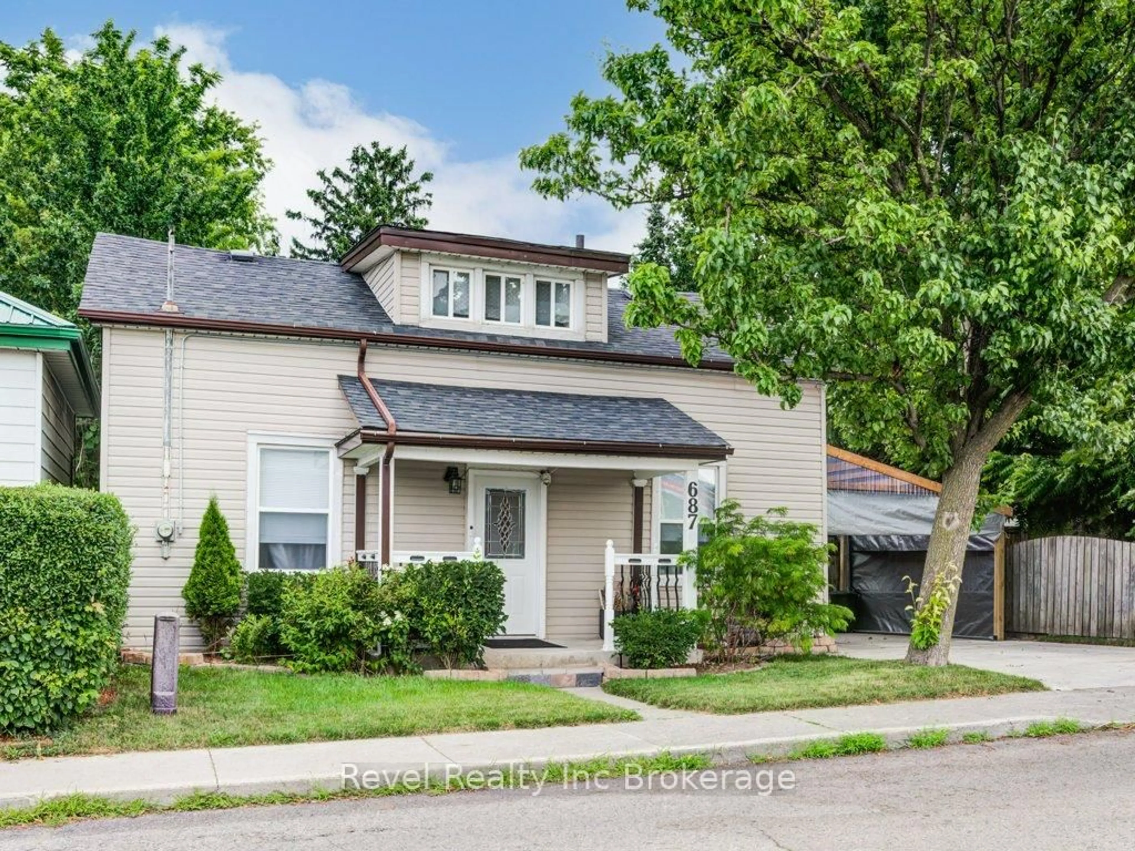Unknown for 687 Adelaide St, Woodstock Ontario N4S 4C2