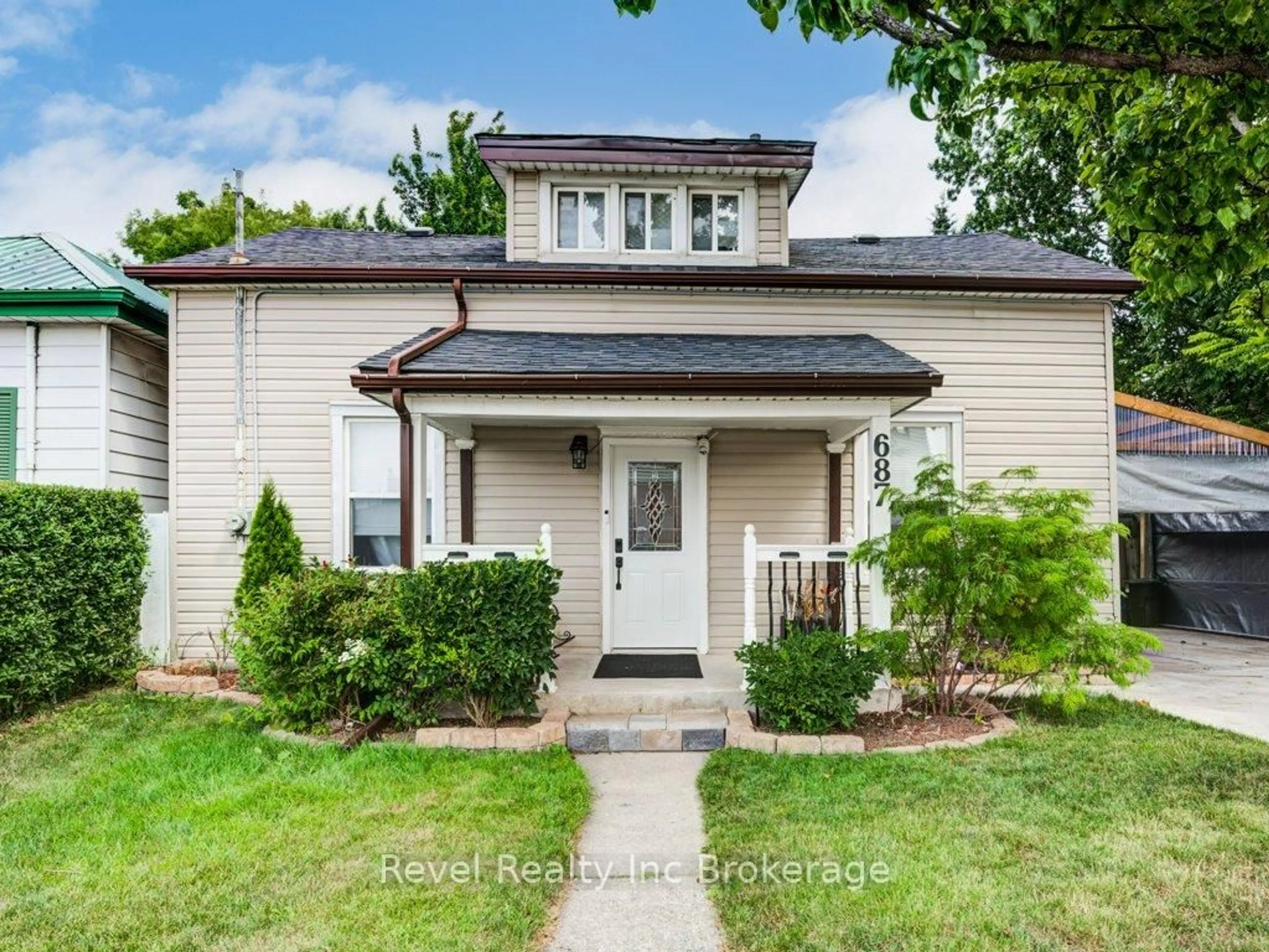 Home with vinyl exterior material, street for 687 Adelaide St, Woodstock Ontario N4S 4C2