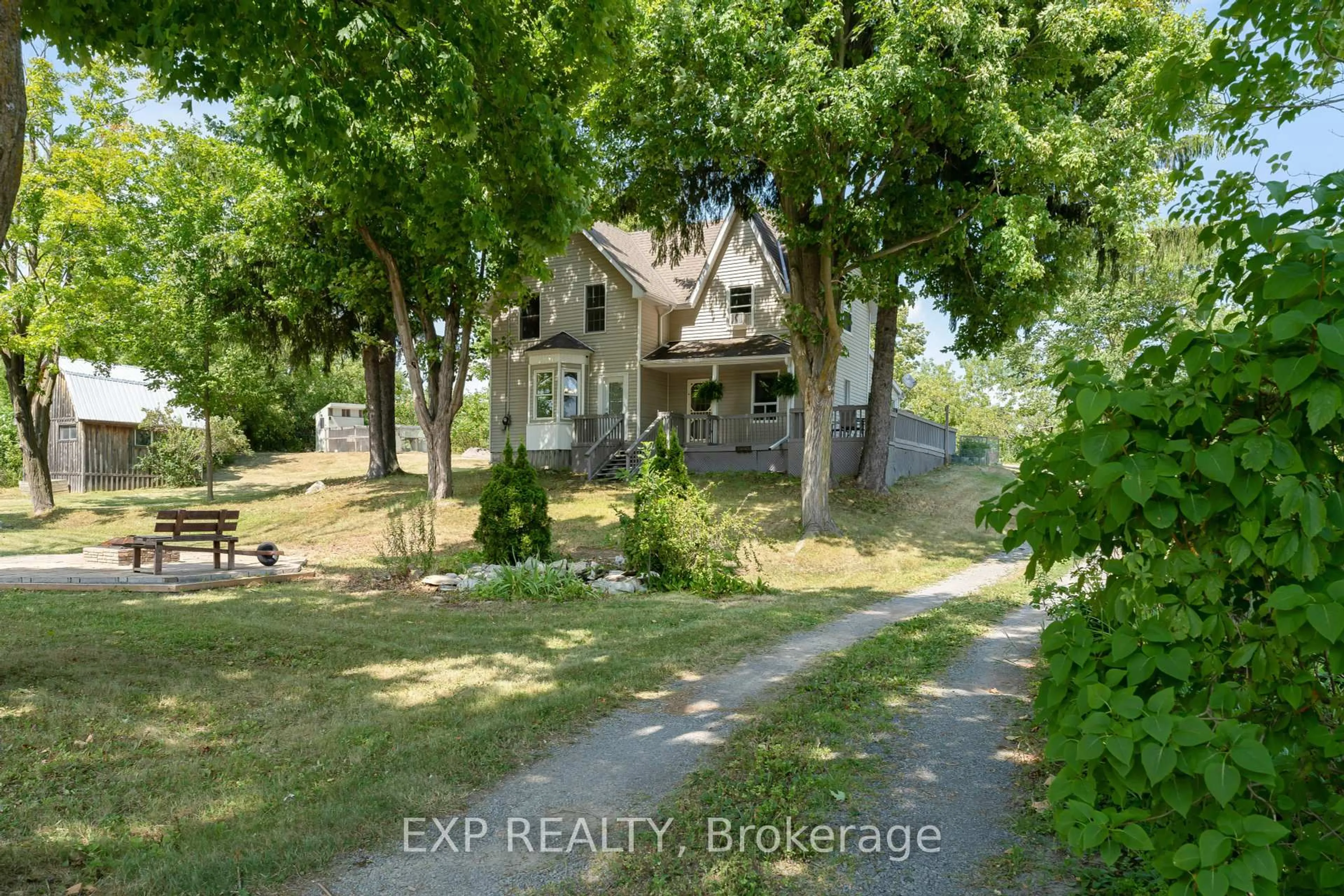 A pic from outside/outdoor area/front of a property/back of a property/a pic from drone, street for 8 Peel St, Tamworth Ontario K0K 3G0