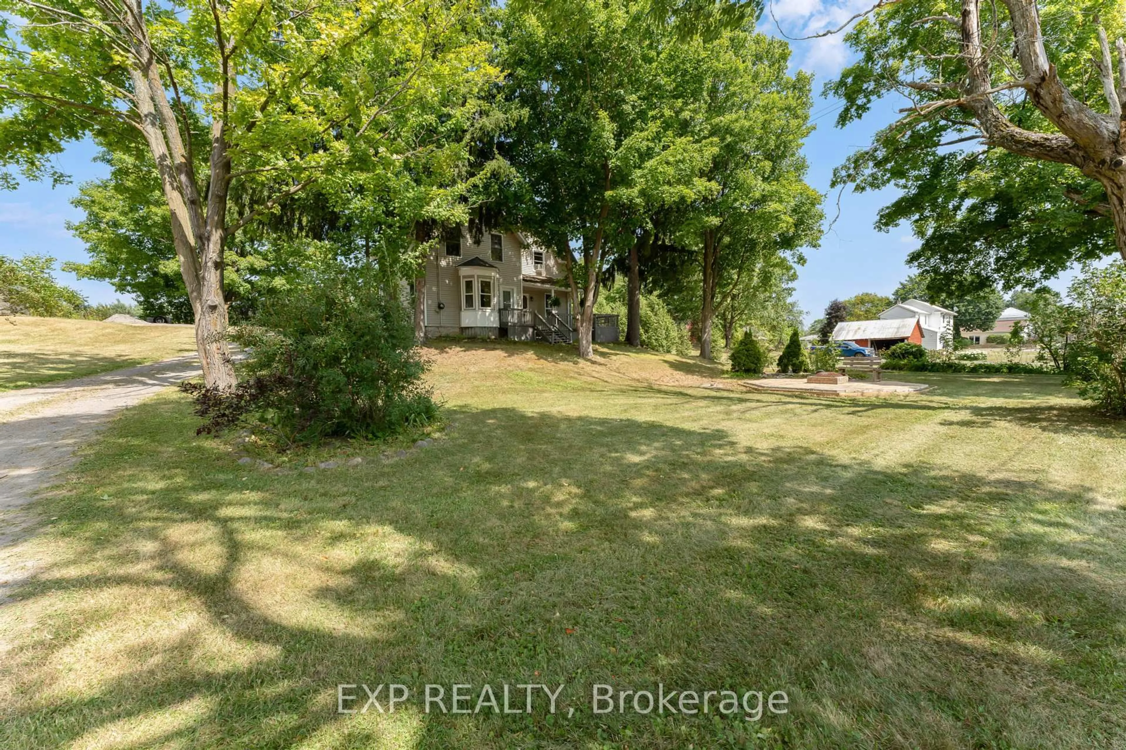A pic from outside/outdoor area/front of a property/back of a property/a pic from drone, unknown for 8 Peel St, Tamworth Ontario K0K 3G0