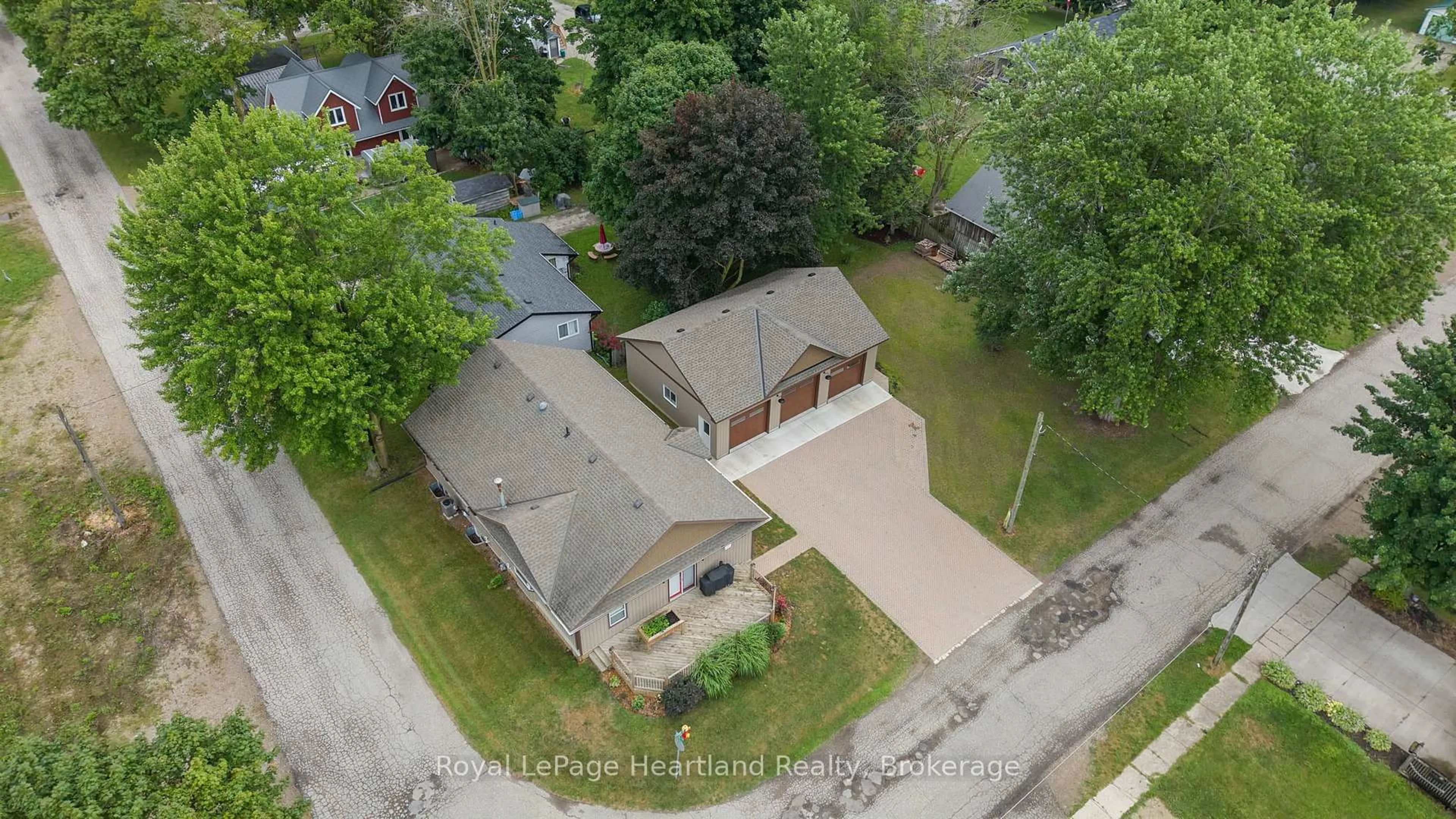 A pic from outside/outdoor area/front of a property/back of a property/a pic from drone, street for 415 Cavan St, Minto Ontario N0G 2P0