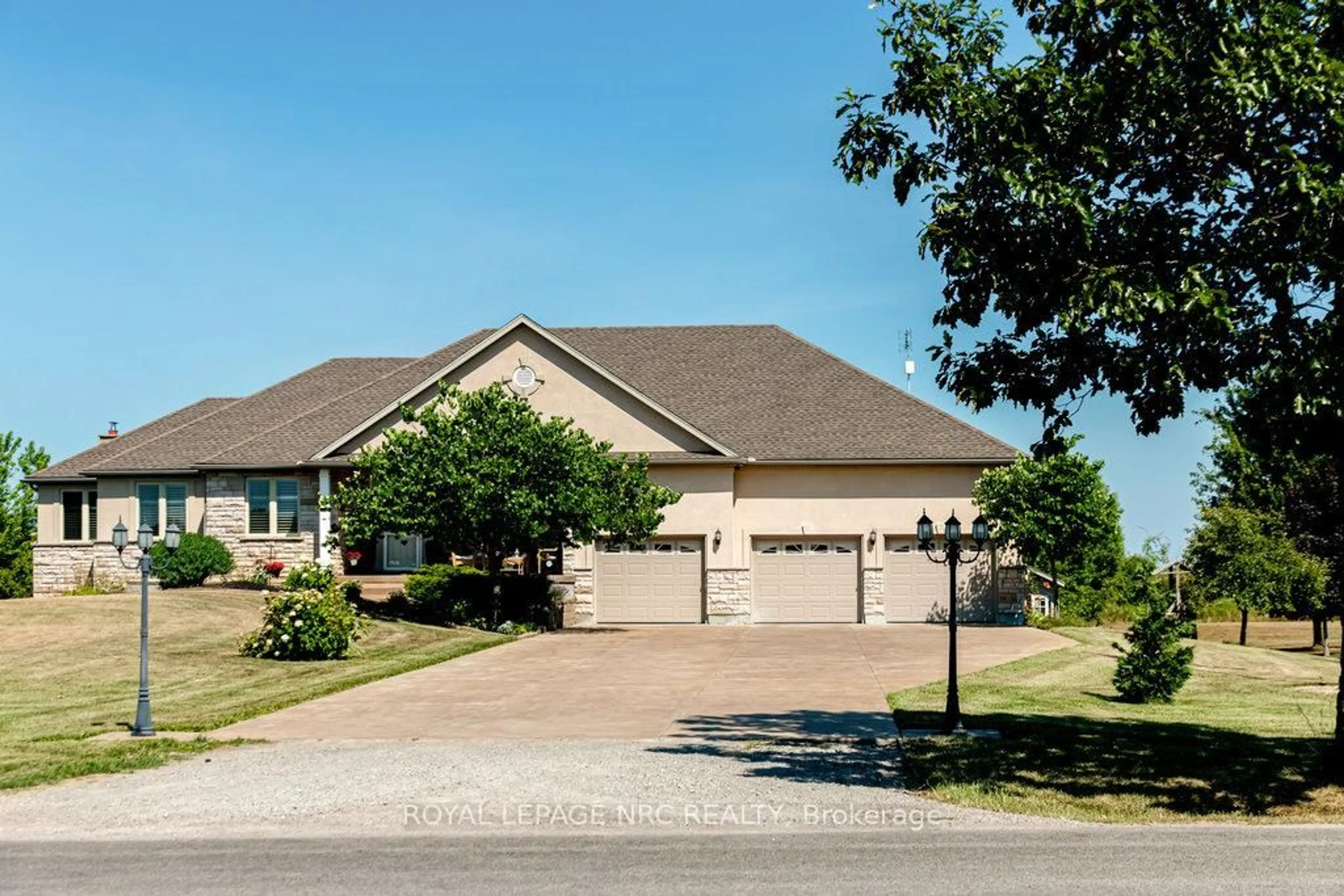 Home with brick exterior material, street for 2747 Maple St, Pelham Ontario L0S 1C0