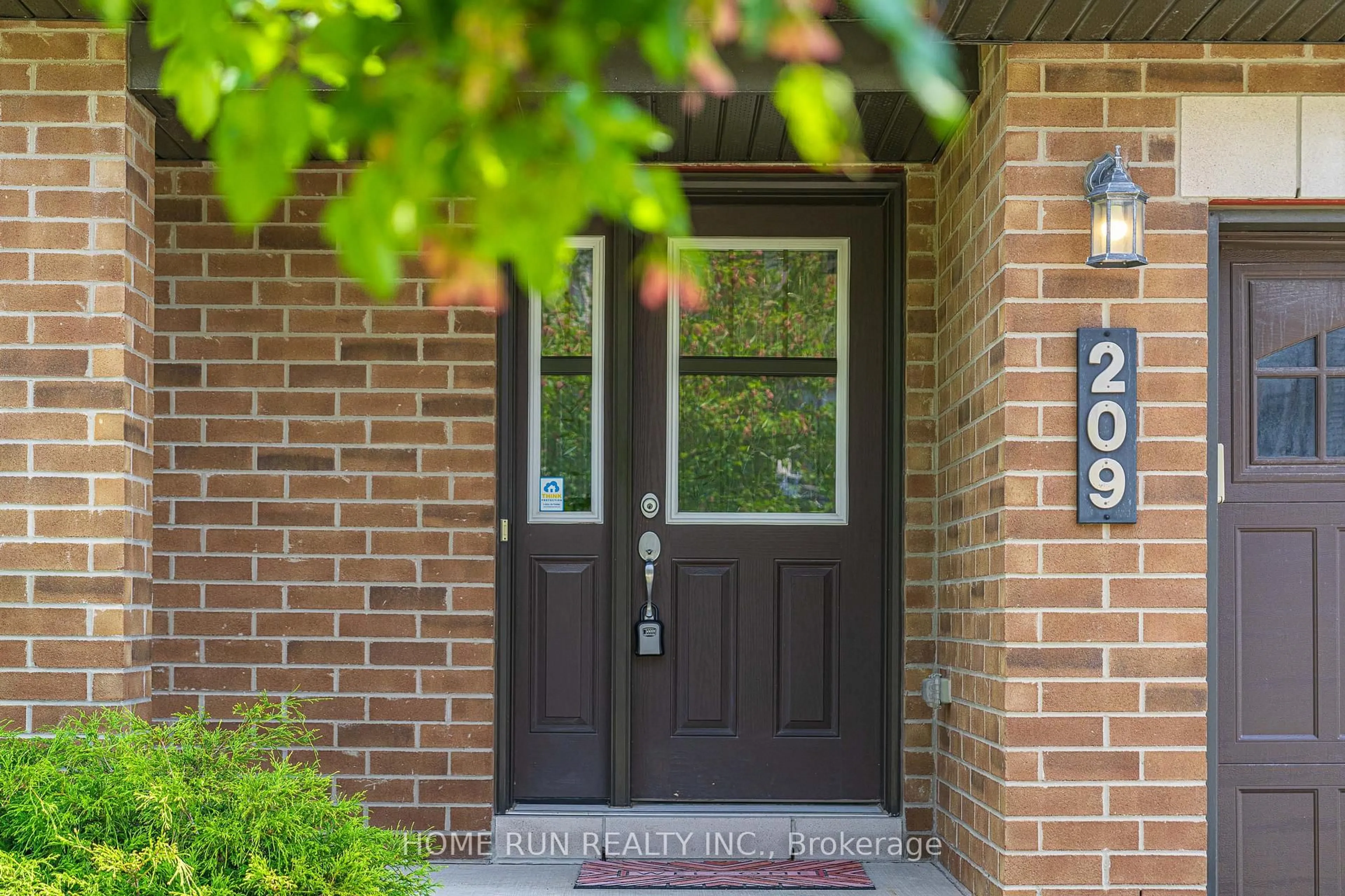 Indoor entryway for 209 Halyard Way, Ottawa Ontario K2T 0L2