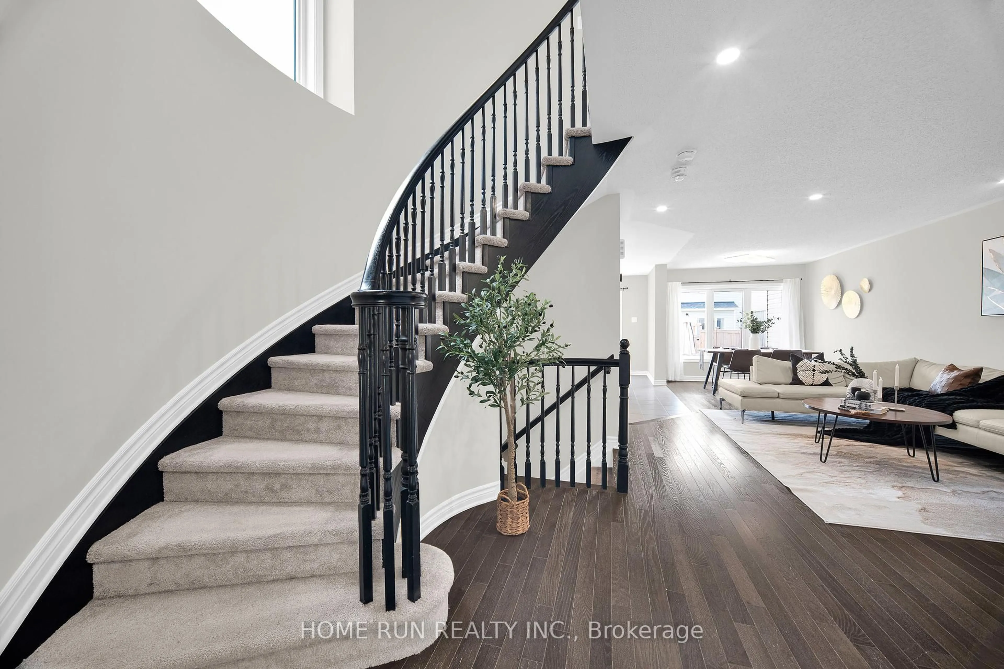 Indoor entryway for 209 Halyard Way, Ottawa Ontario K2T 0L2