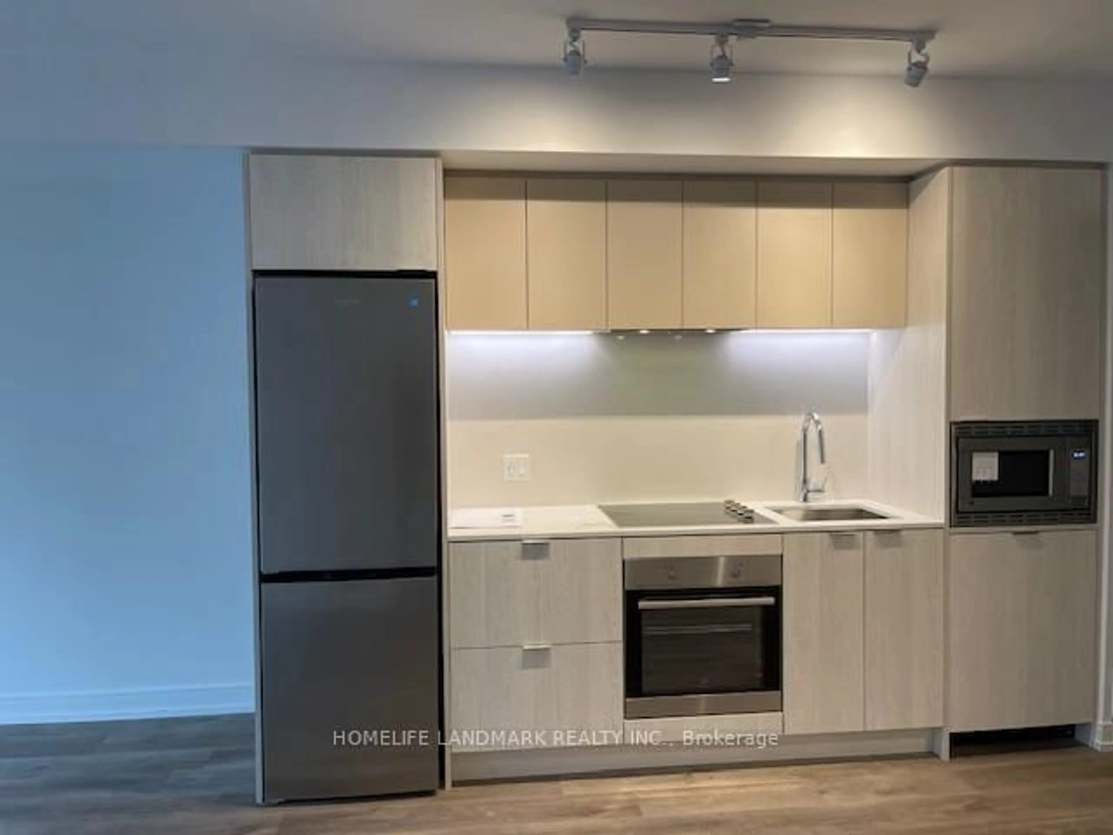 Standard kitchen, wood/laminate floor for 1 Jarvis St #13, Hamilton Ontario L8R 3J2