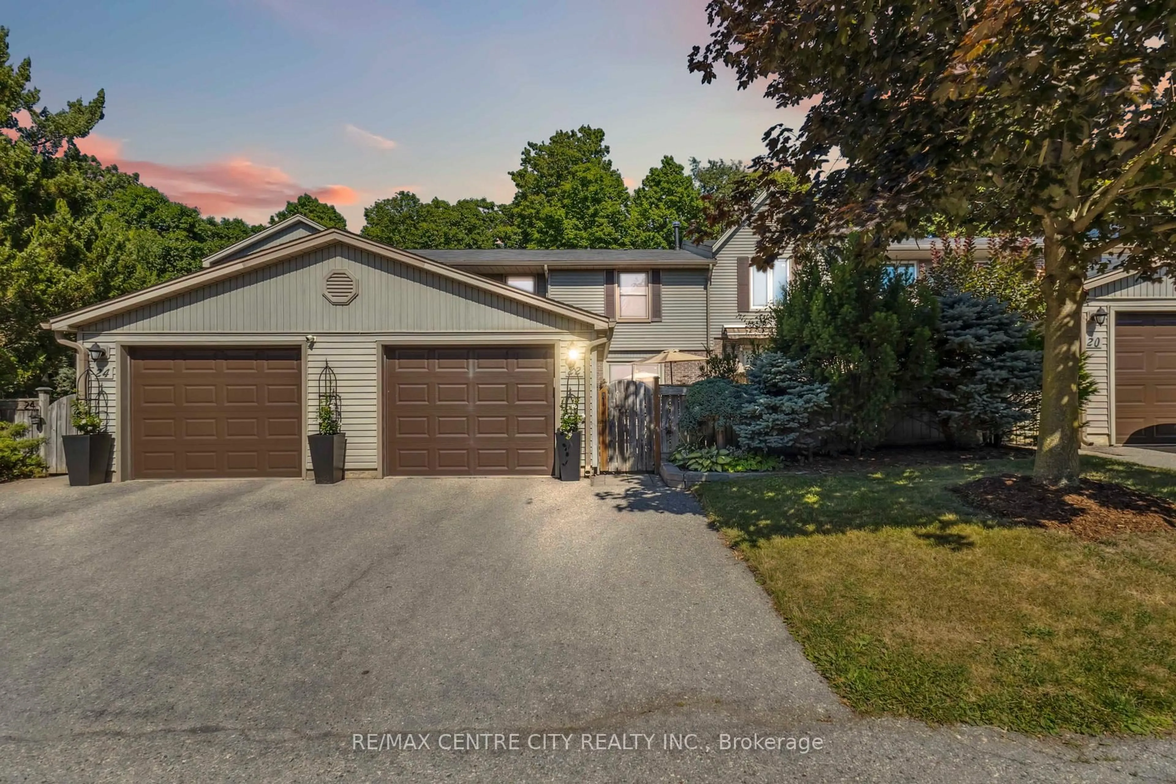 A pic from outside/outdoor area/front of a property/back of a property/a pic from drone, street for 22 Berkshire Crt, London South Ontario N6J 3N7