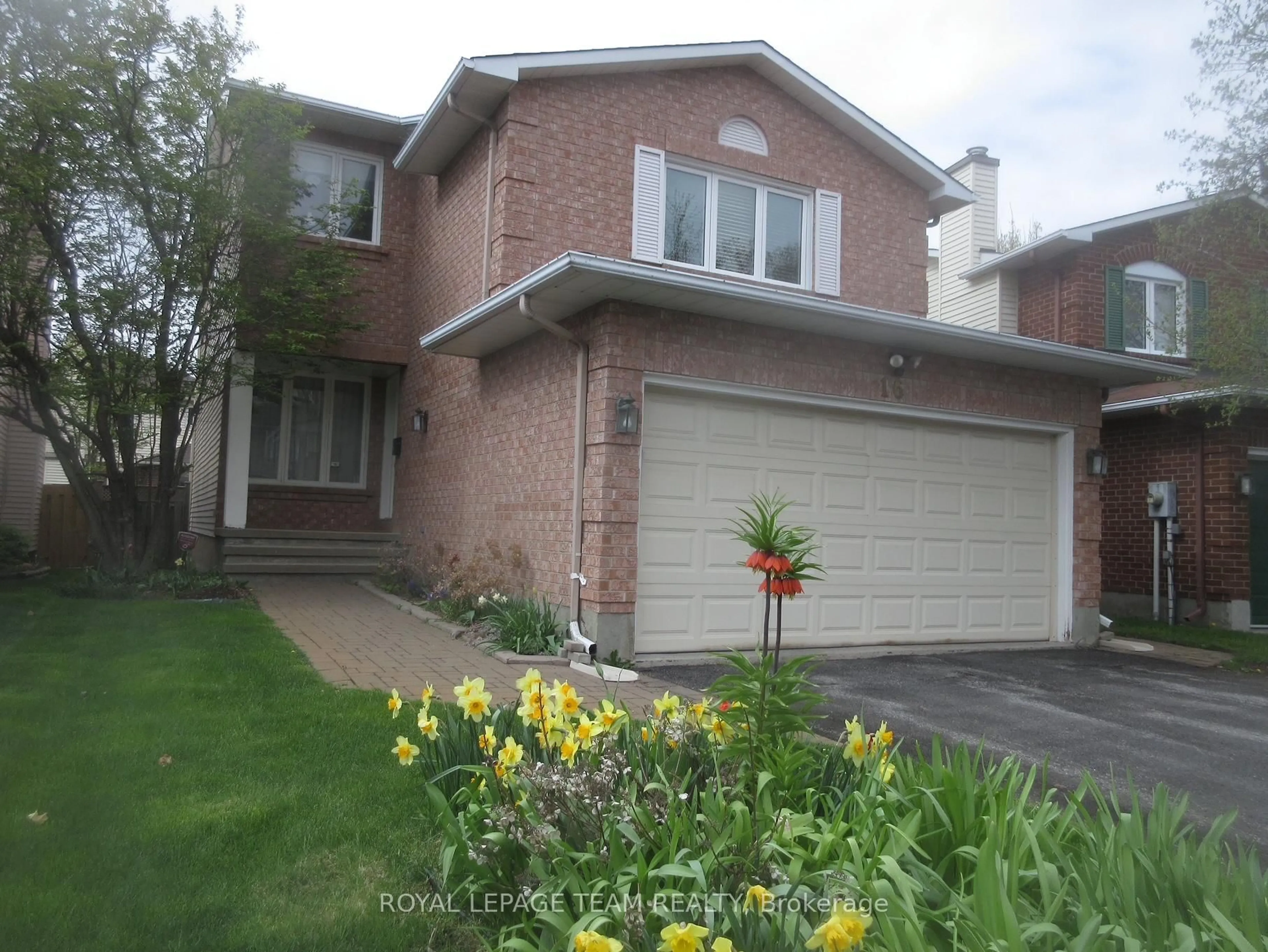 Home with brick exterior material, street for 16 Chickasaw Cres, Kanata Ontario K2M 1M4
