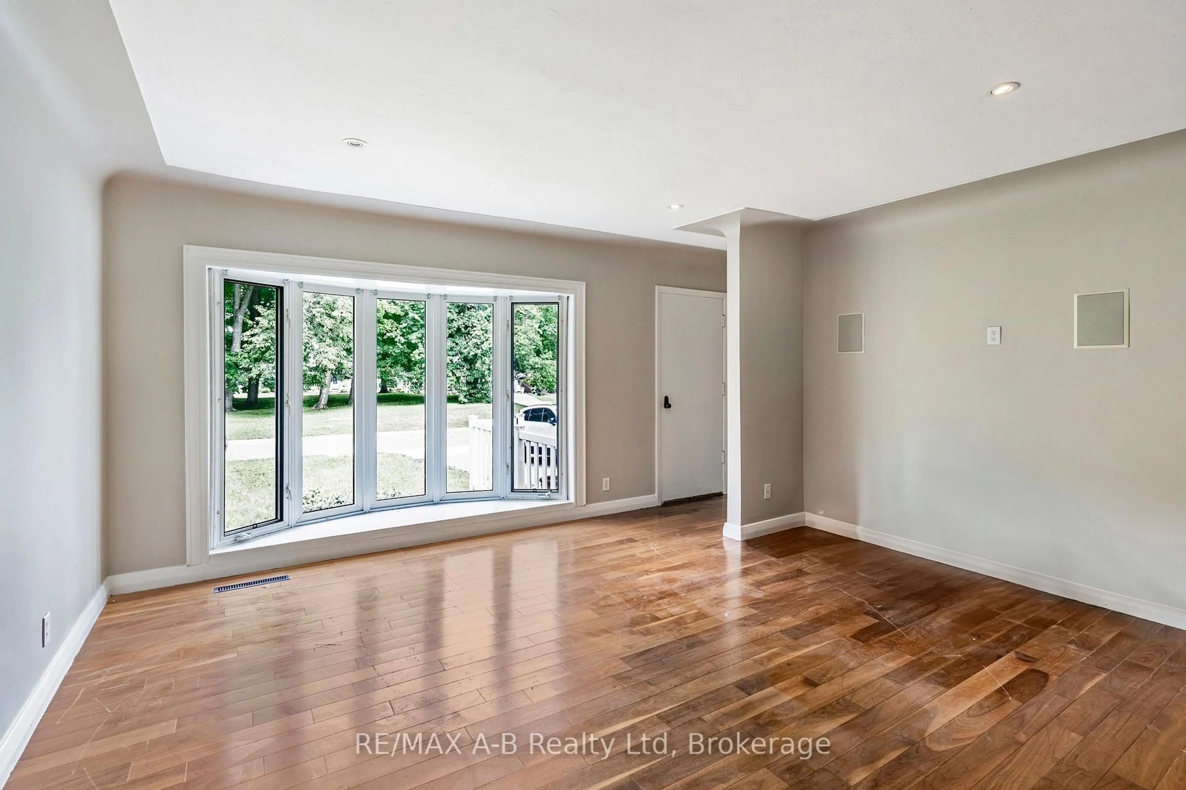 A pic of a room for 78 Valewood Pl, Kitchener Ontario N2H 4N6