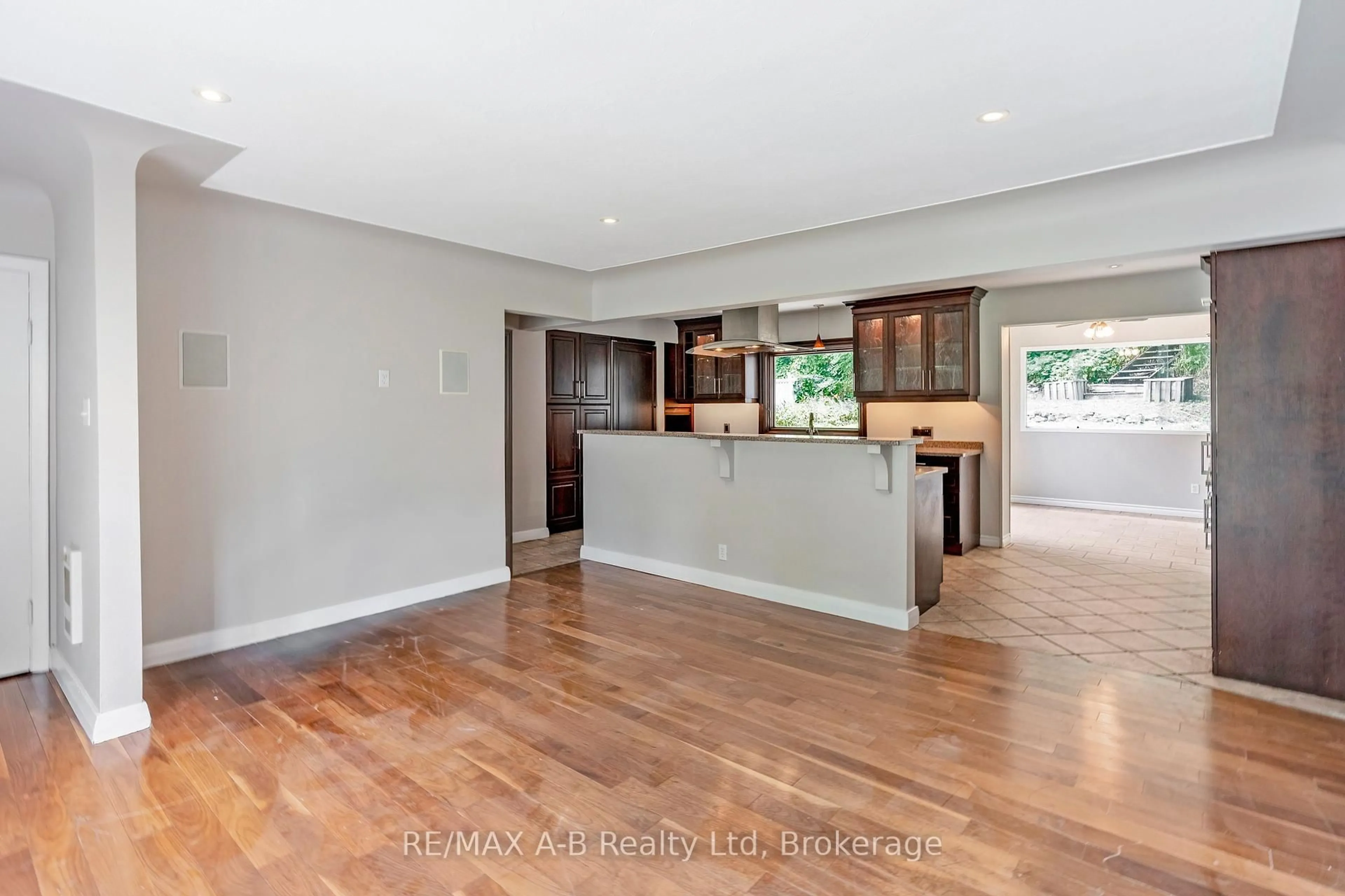 Open concept kitchen, unknown for 78 Valewood Pl, Kitchener Ontario N2H 4N6