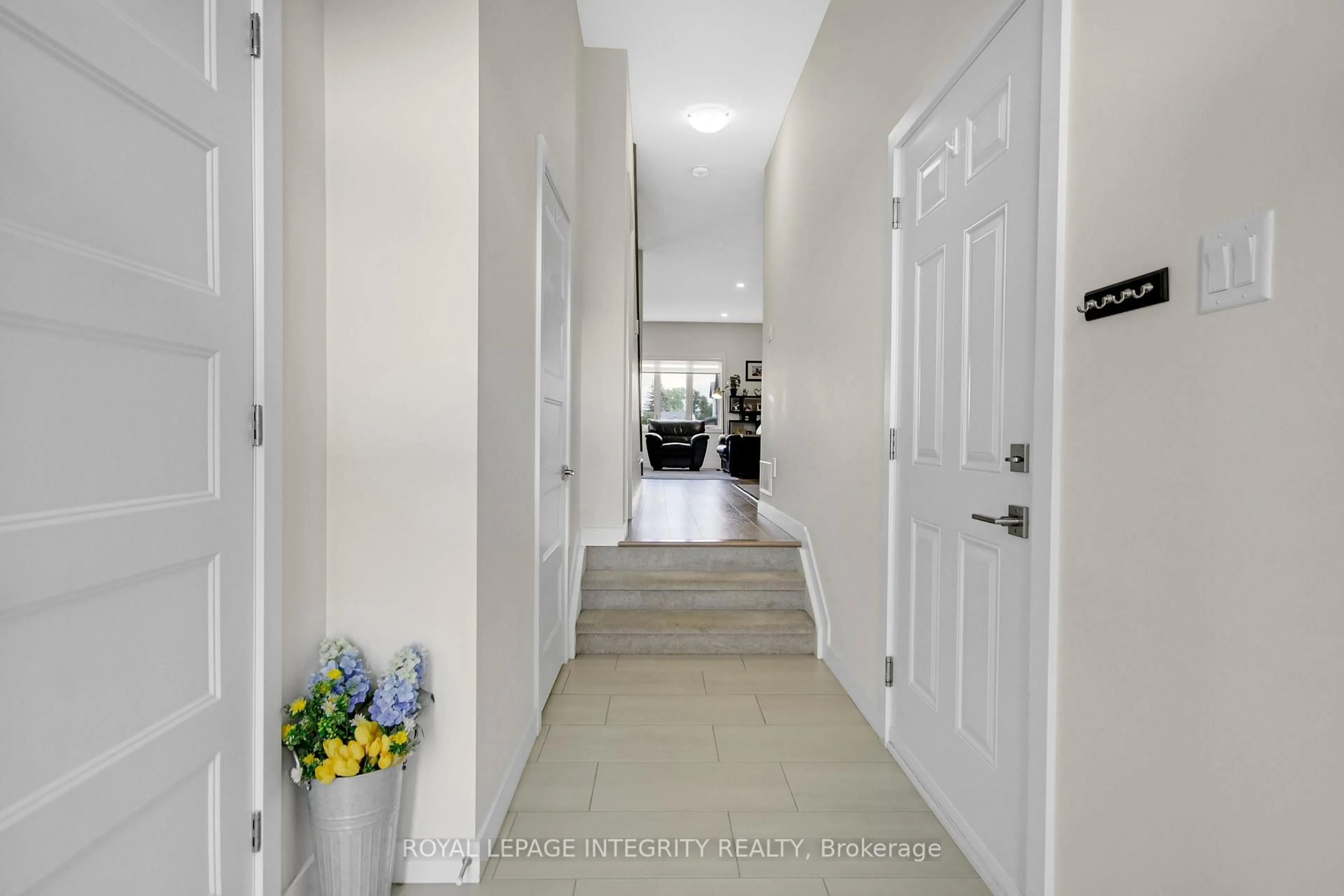 Indoor entryway for 43 Cambridge St, The Nation Ontario K0A 2M0