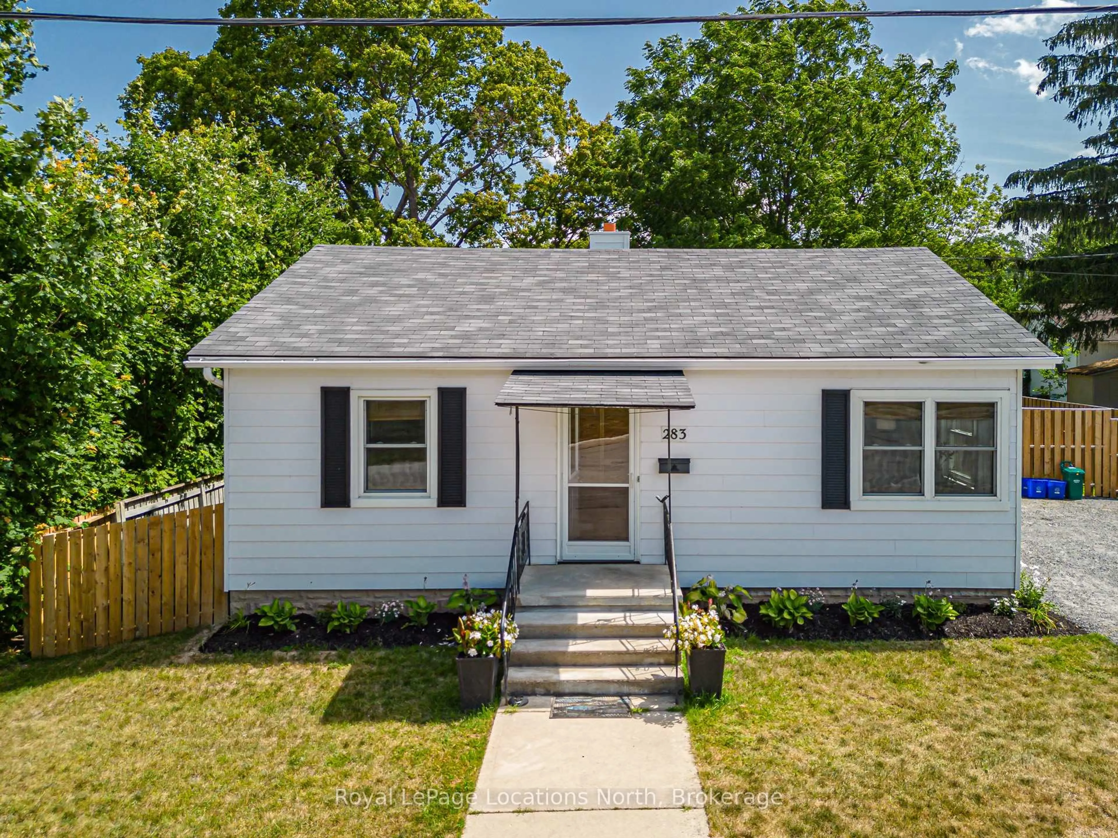 A pic from outside/outdoor area/front of a property/back of a property/a pic from drone, street for 283 Denmark St, Meaford Ontario N4L 1C2