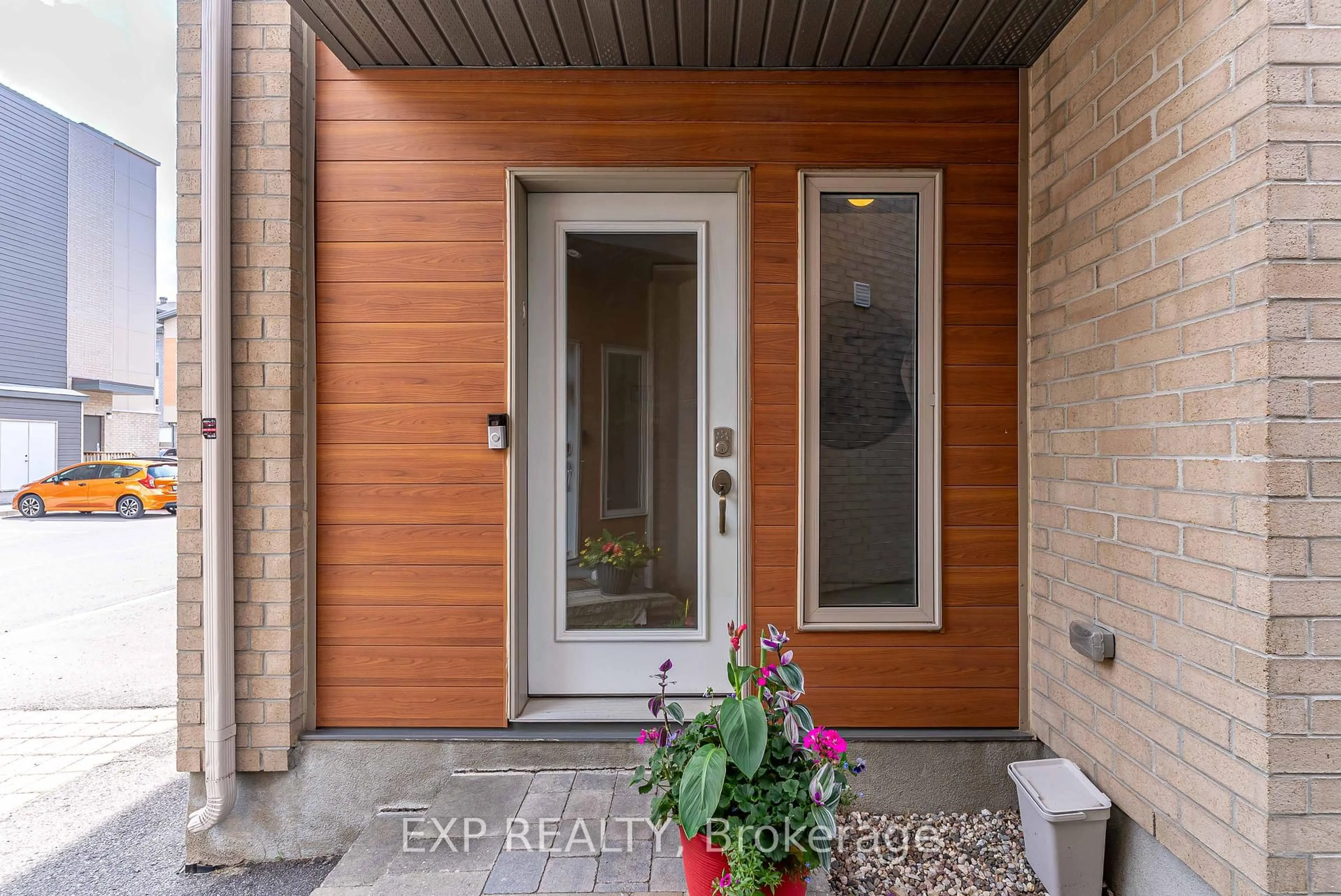 Indoor entryway for 612 Terravita Private, Ottawa Ontario K1V 0T6