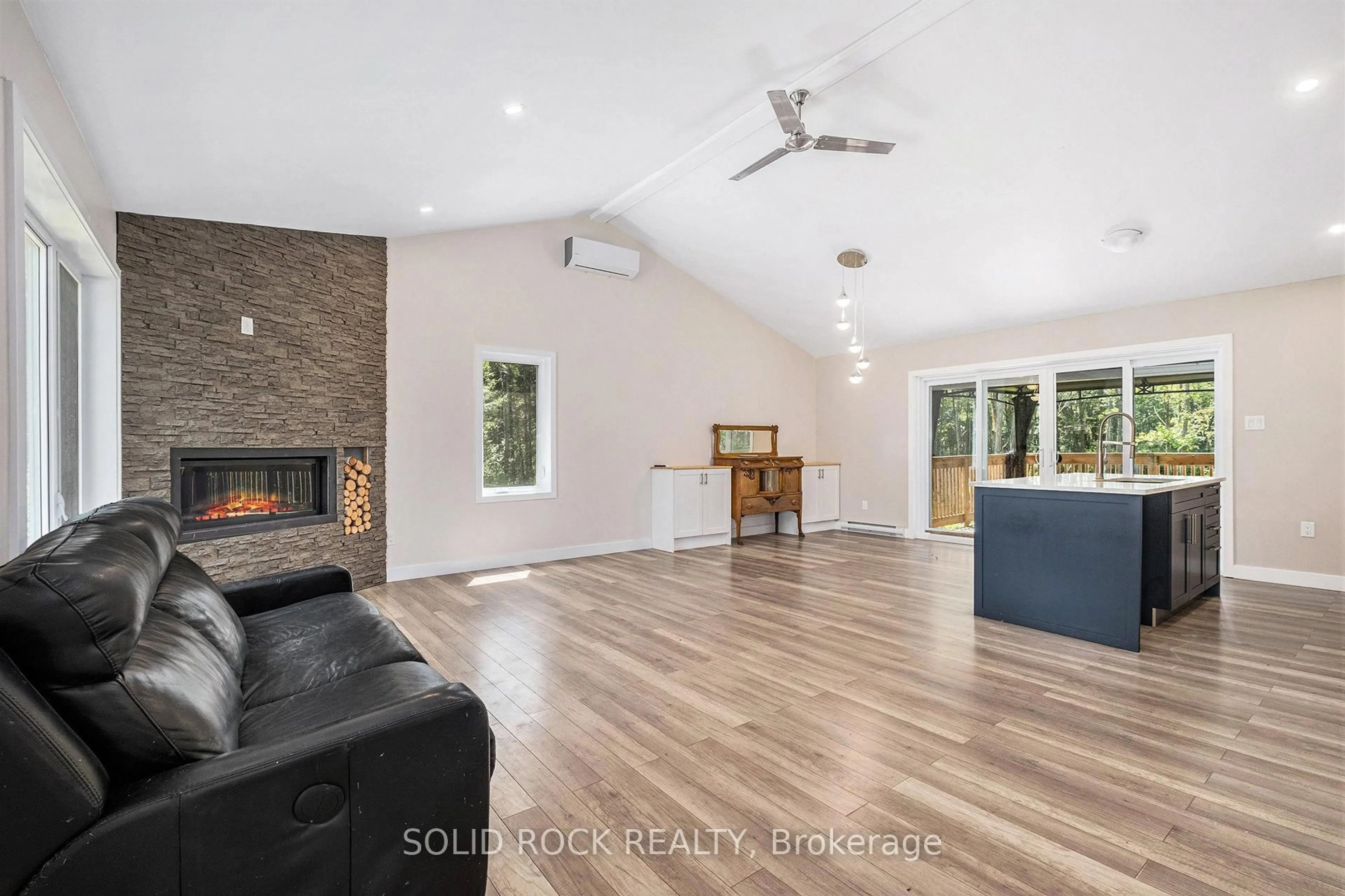 Living room with furniture, unknown for 1410 Du Golf Rd, Clarence-Rockland Ontario K0A 1N0
