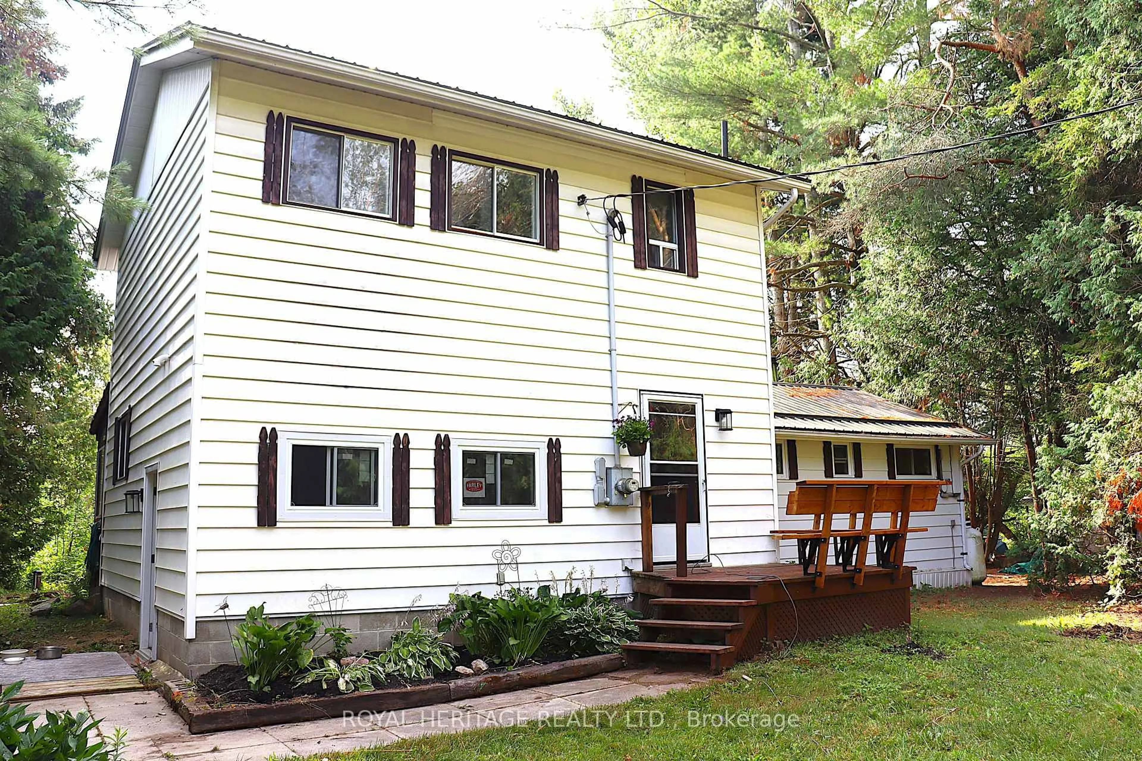 Home with vinyl exterior material, unknown for 3 Basswood Dr, Kawartha Lakes Ontario K0M 1C0