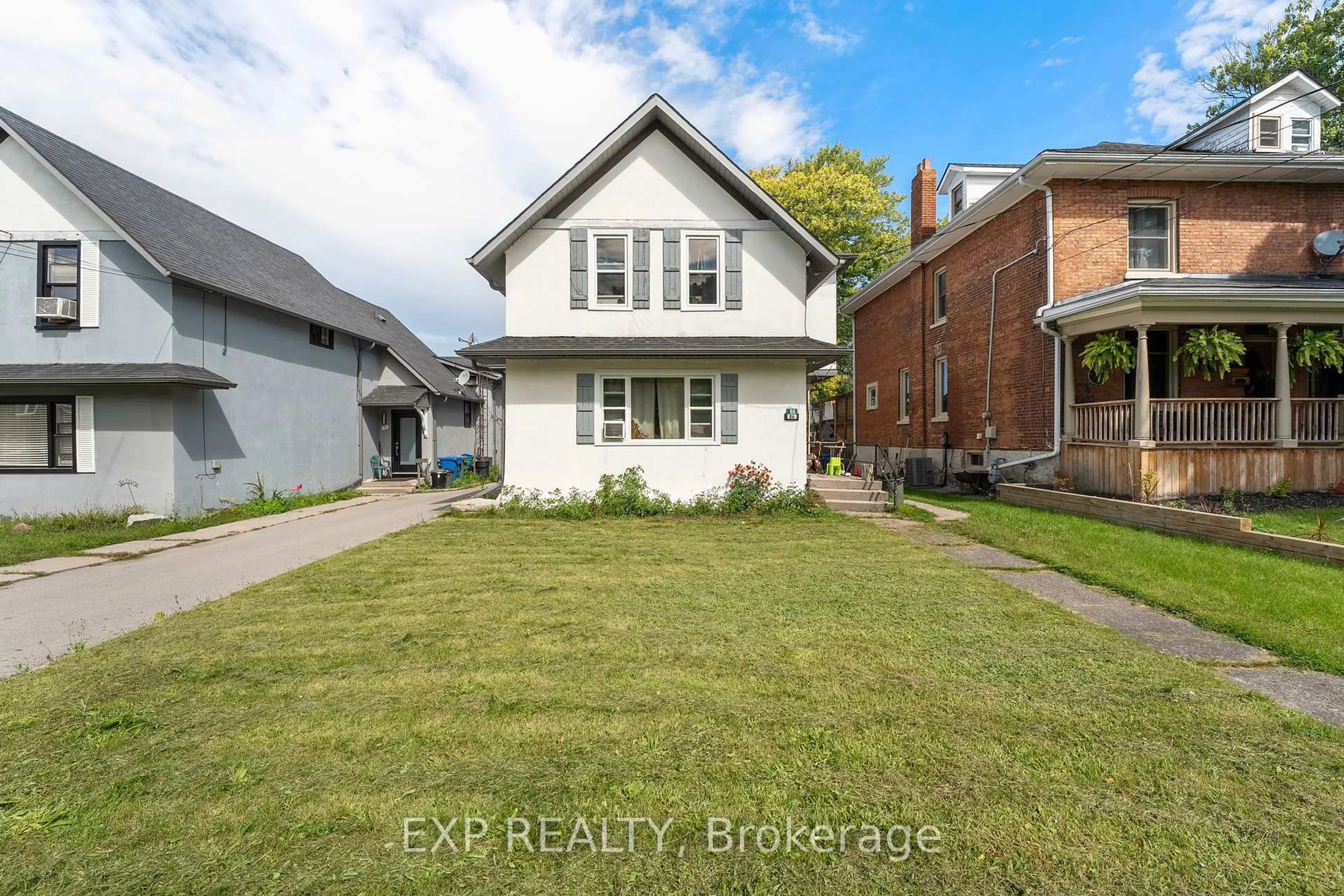 A pic from outside/outdoor area/front of a property/back of a property/a pic from drone, street for 86 Queen St, Kawartha Lakes Ontario K9V 1G4