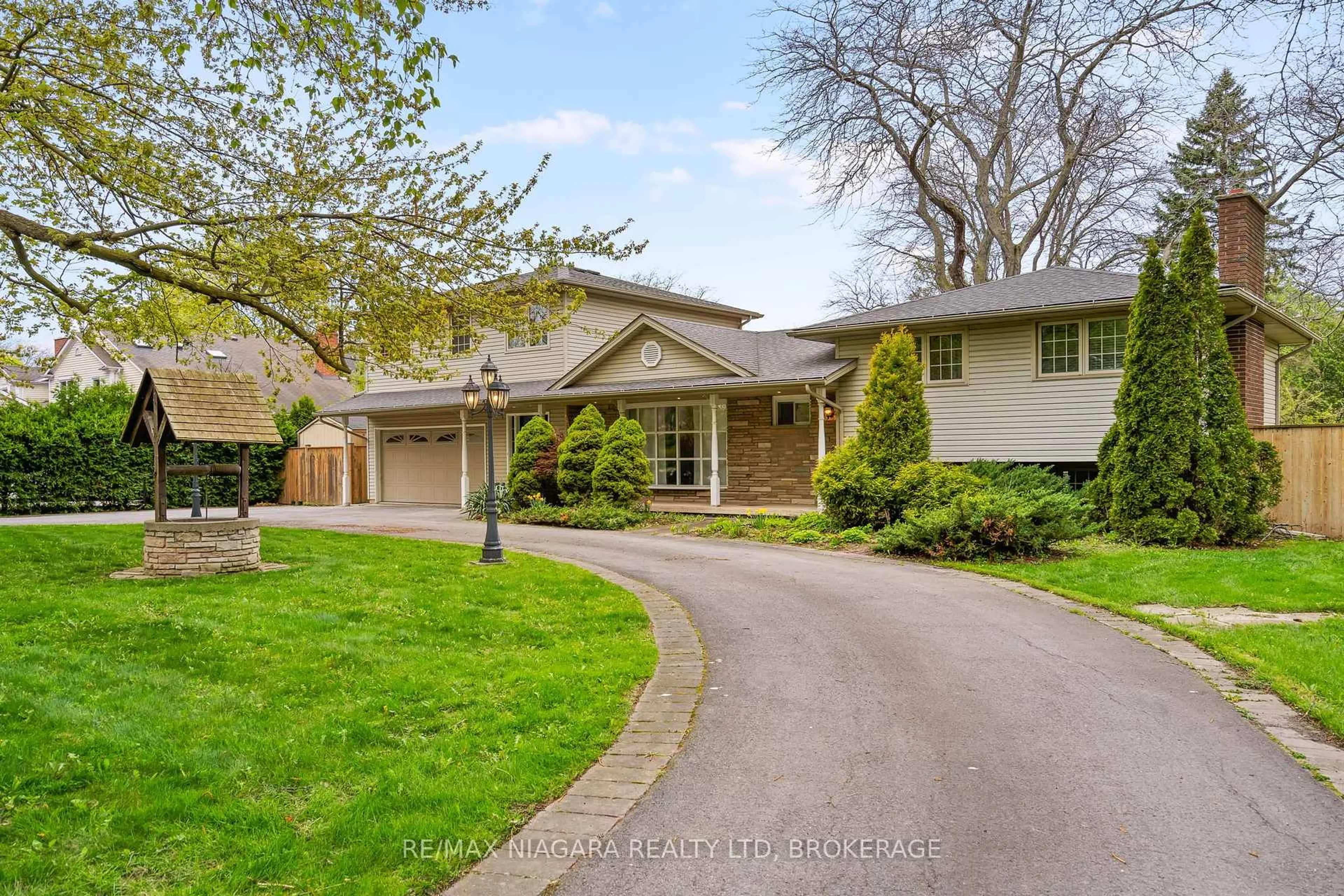 Home with brick exterior material, street for 375 MISSISSAUGA St, Niagara-on-the-Lake Ontario L0S 1J0