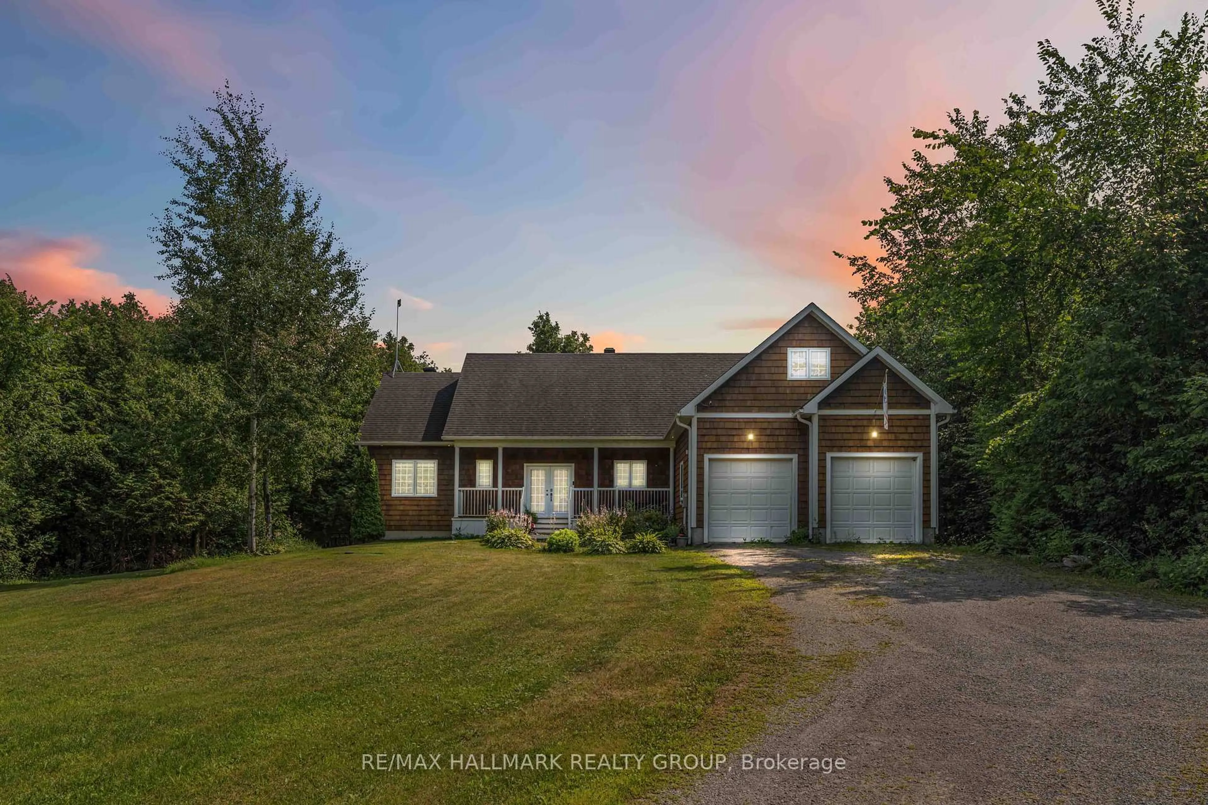 A pic from outside/outdoor area/front of a property/back of a property/a pic from drone, unknown for 7900 Springhill Rd, Metcalfe Ontario K0A 2P0