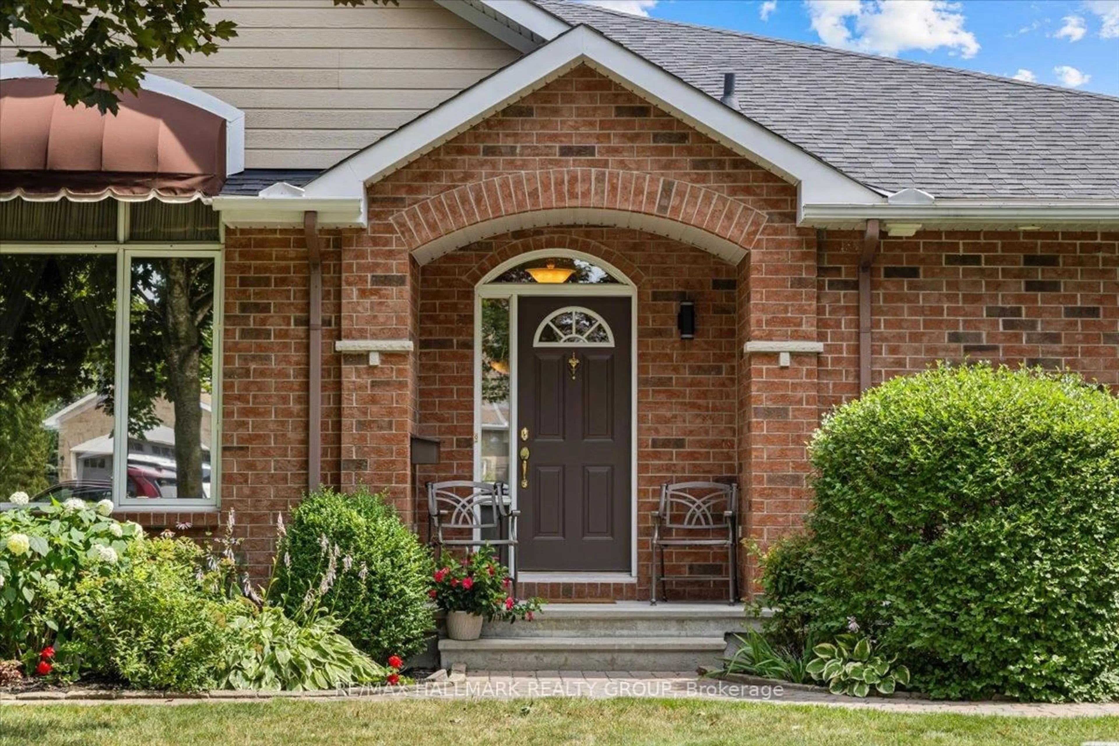 Home with brick exterior material, street for 50 Kingbird Crt, Ottawa Ontario K2M 2X7