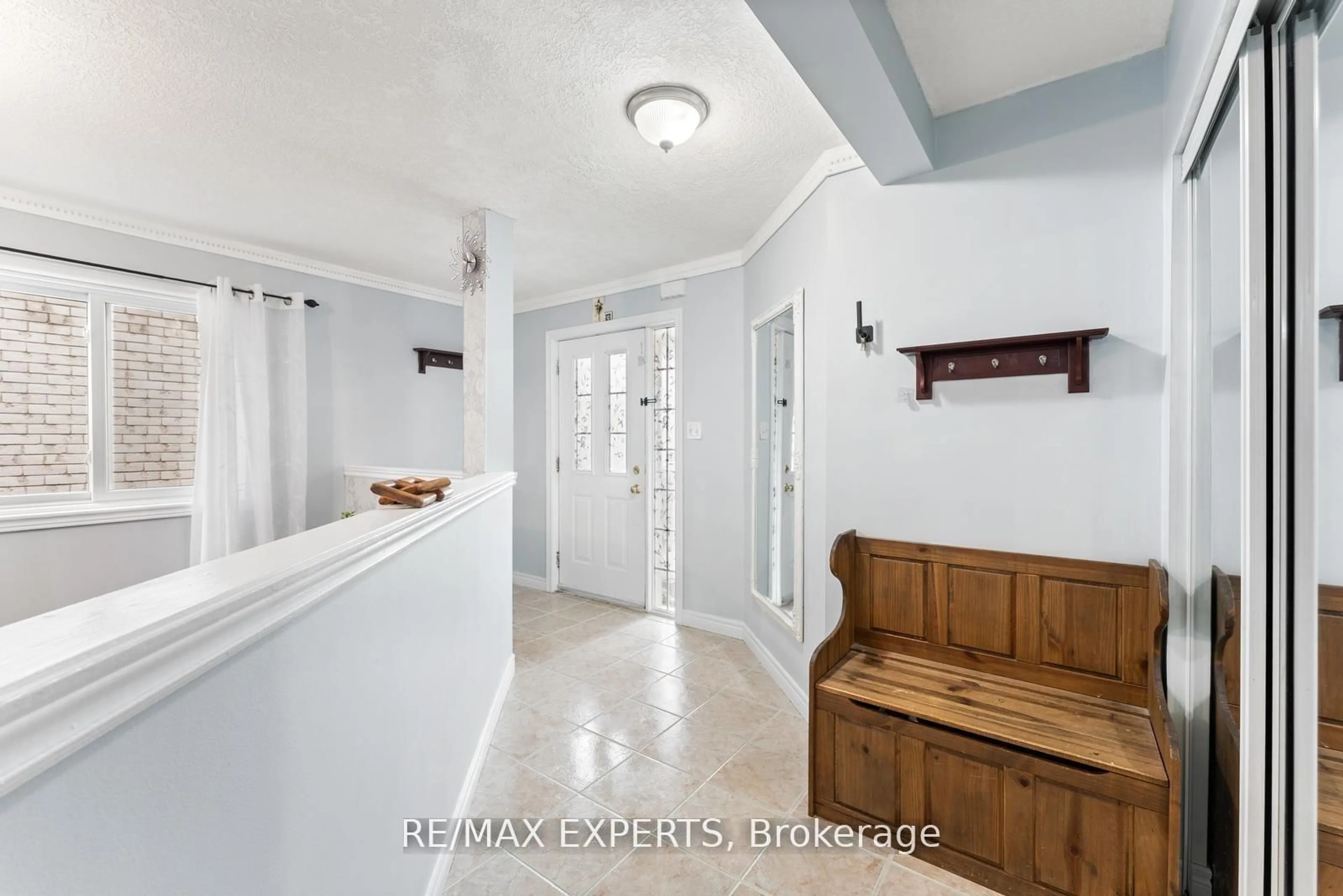 Indoor entryway for 56 Steepleridge St, Kitchener Ontario N2P 2W3