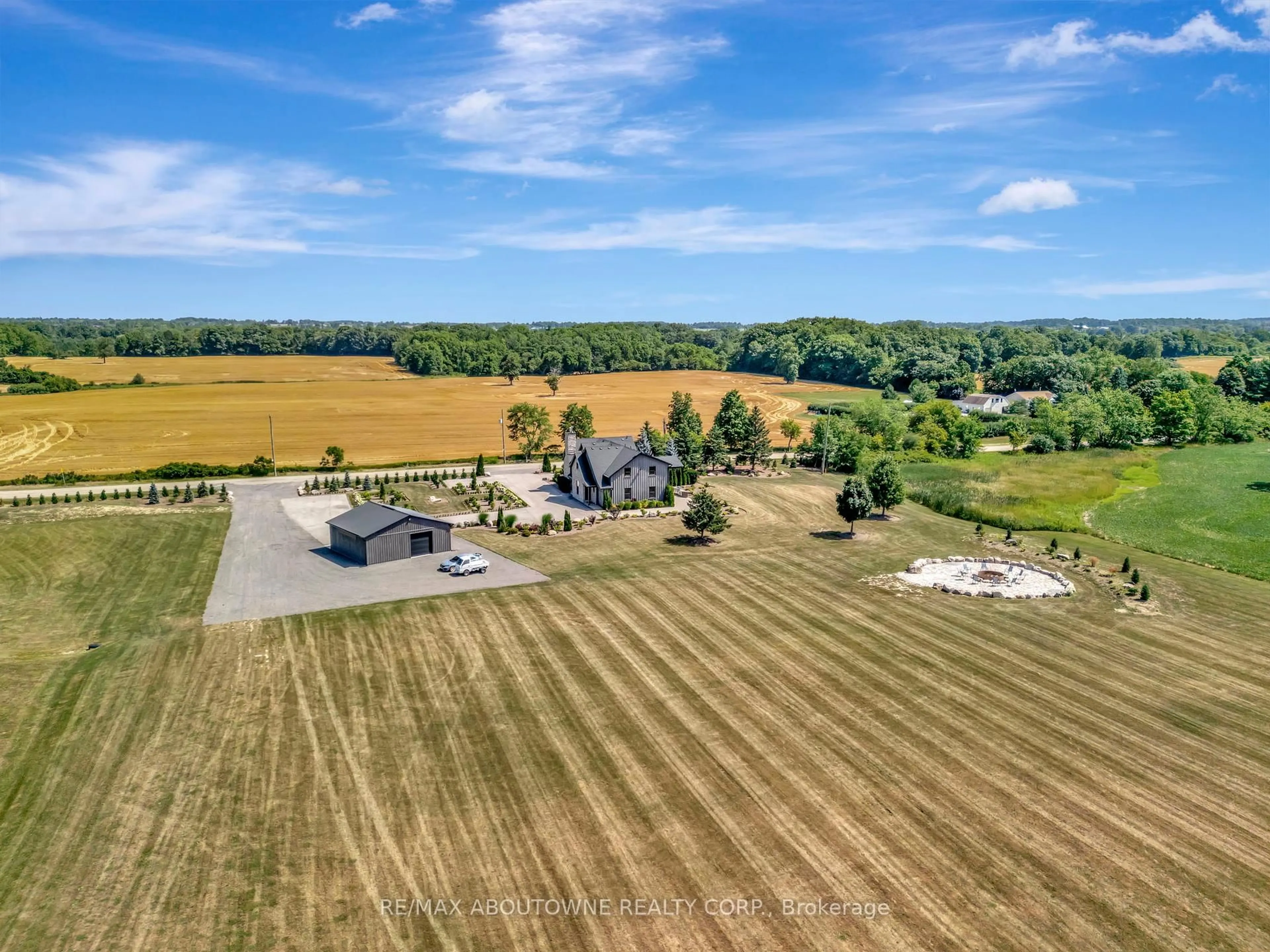 A pic from outside/outdoor area/front of a property/back of a property/a pic from drone, unknown for 8301 Leeming Rd, Hamilton Ontario L0R 1W0