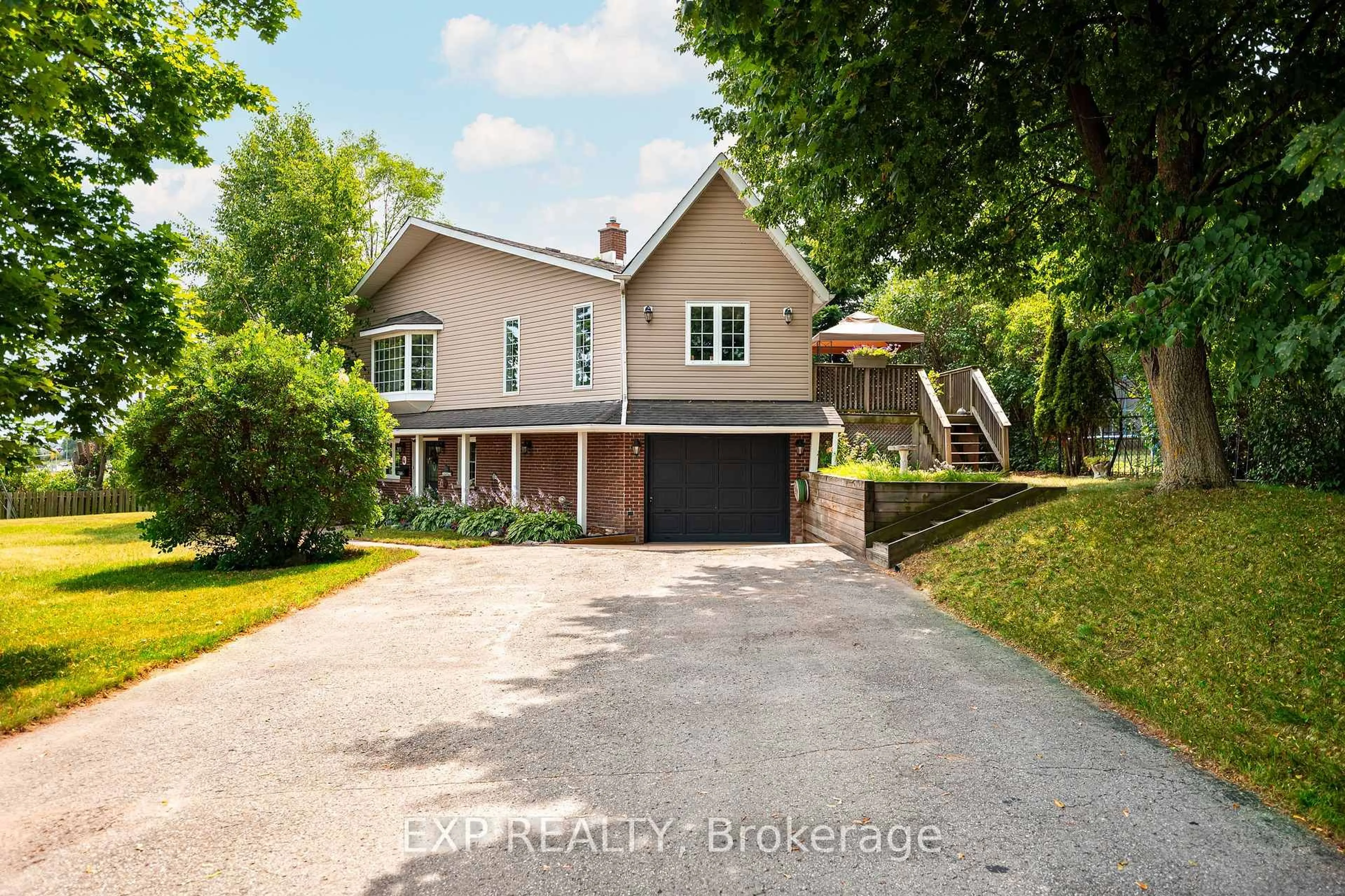A pic from outside/outdoor area/front of a property/back of a property/a pic from drone, street for 4 Starrview Cres, Mono Ontario L9W 3A9