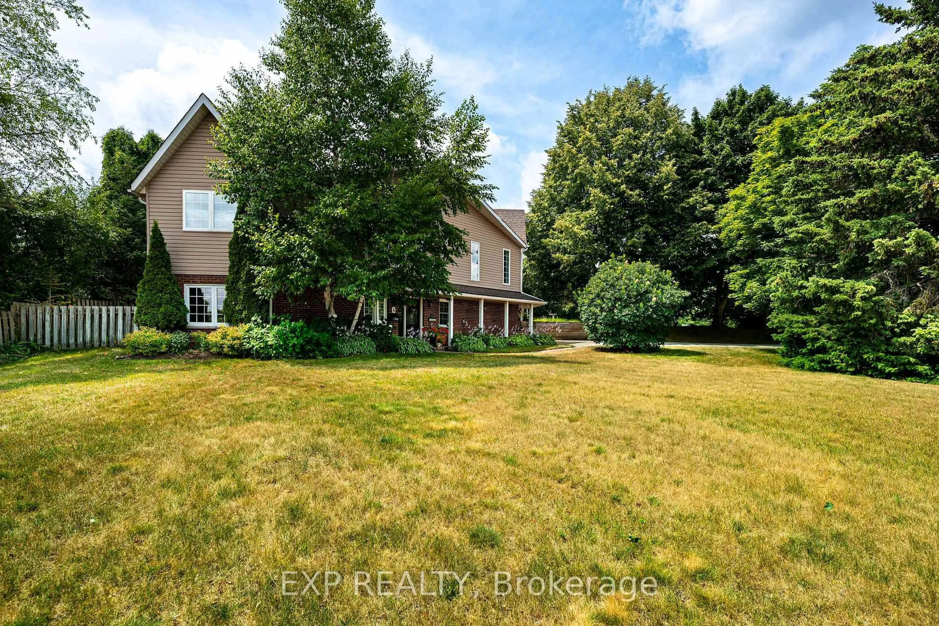 A pic from outside/outdoor area/front of a property/back of a property/a pic from drone, unknown for 4 Starrview Cres, Mono Ontario L9W 3A9
