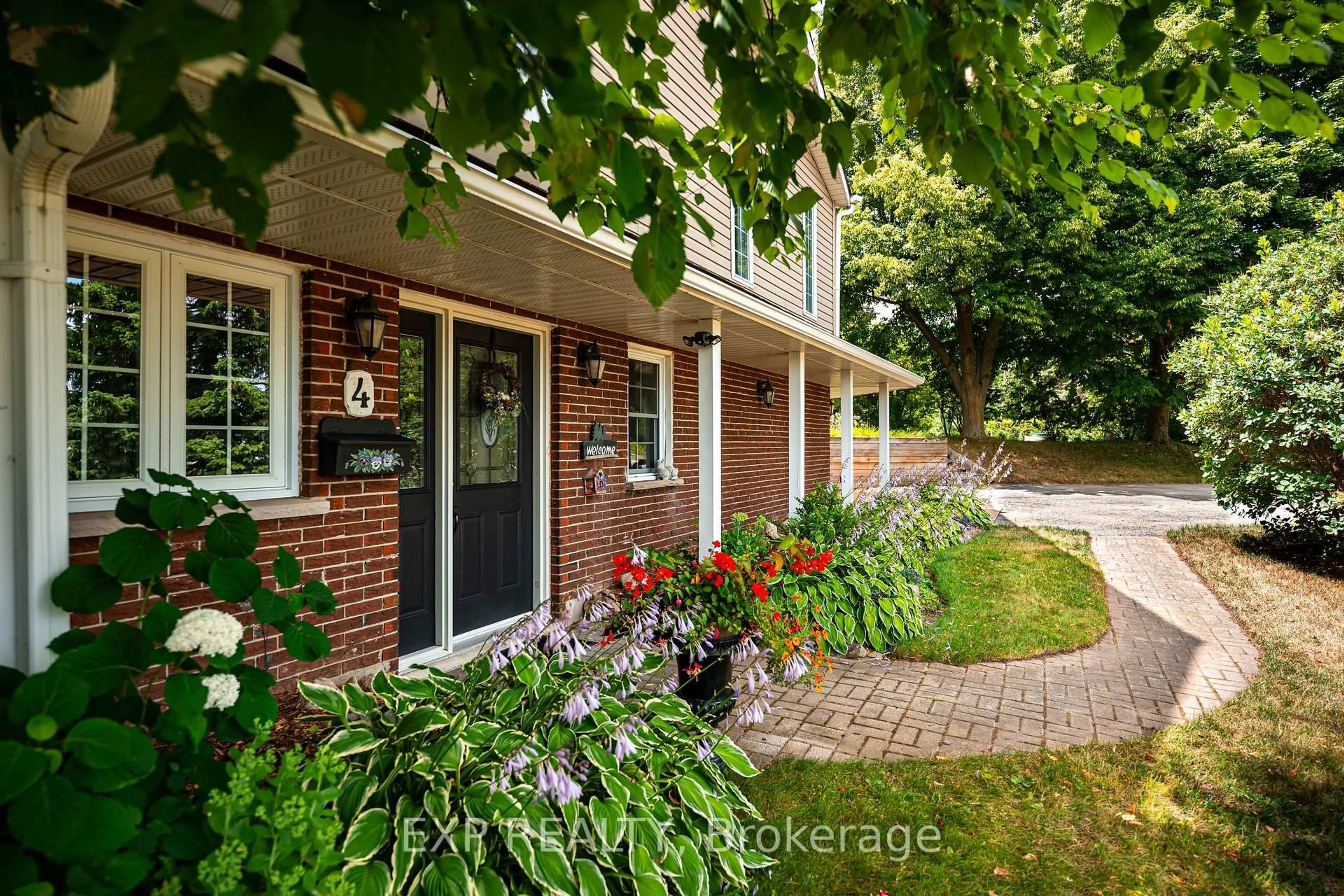 Unknown for 4 Starrview Cres, Mono Ontario L9W 3A9