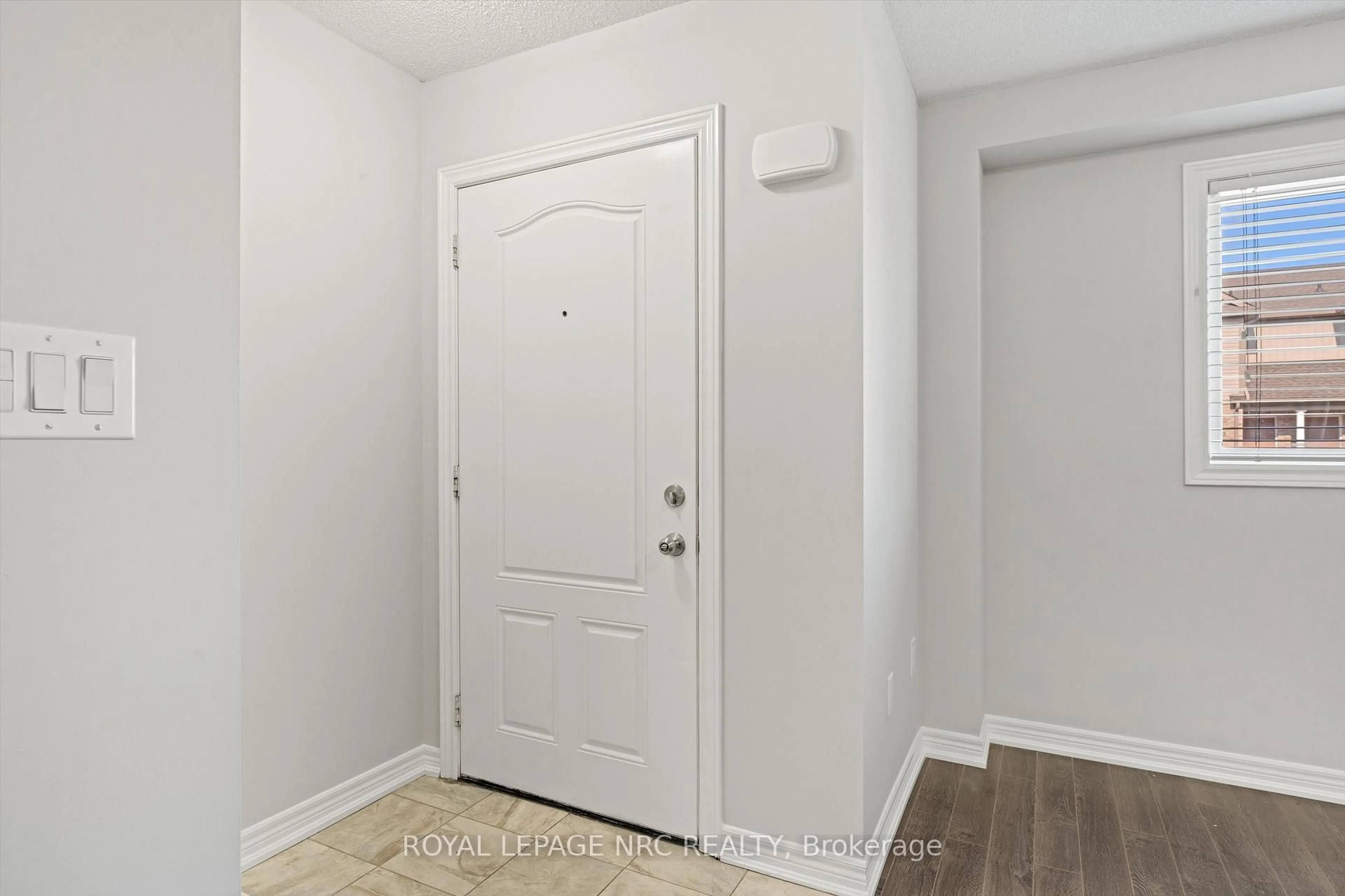Indoor entryway for 6118 Kelsey Cres #23, Niagara Falls Ontario L2H 0M6