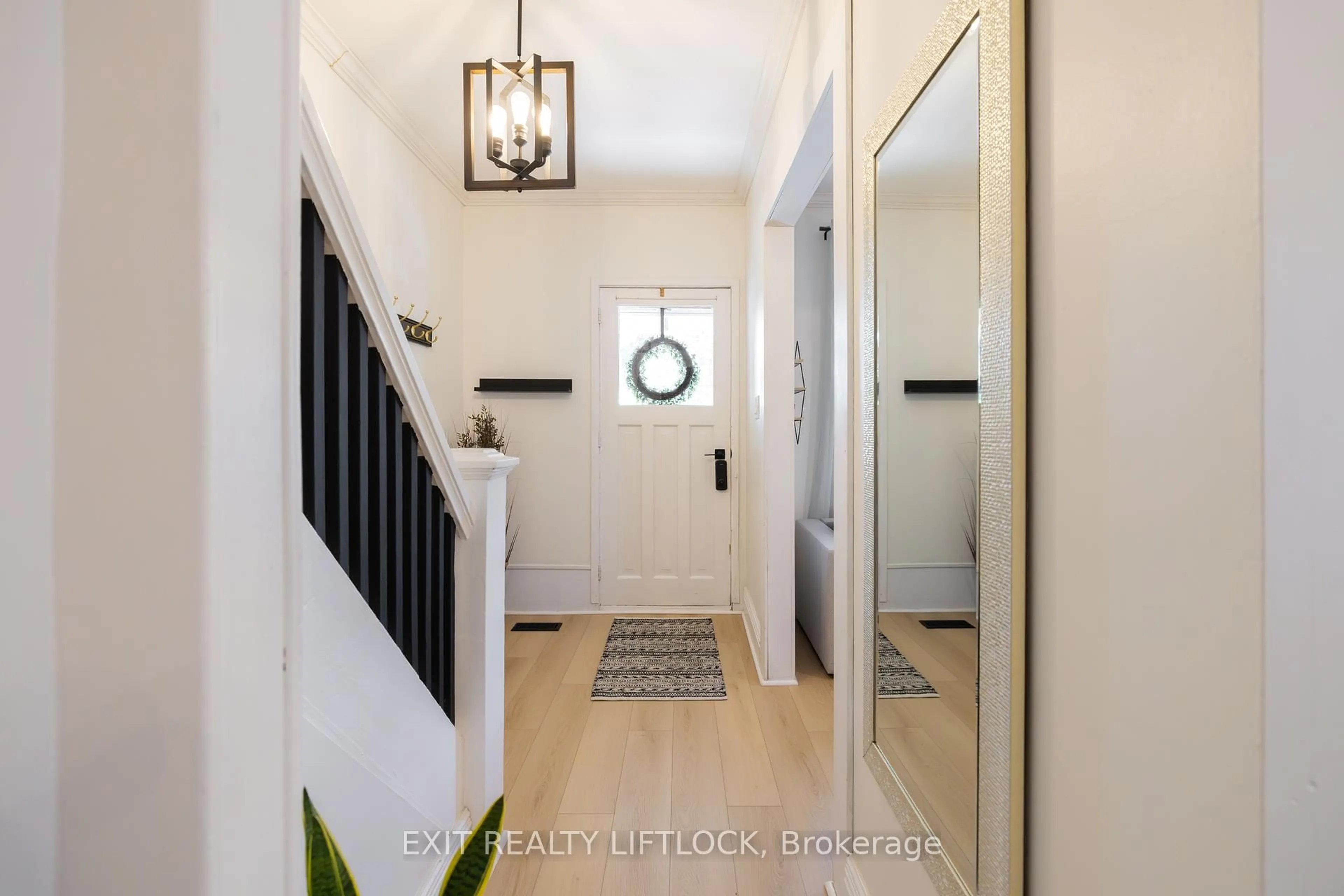 Indoor entryway for 132 Maude St, Peterborough Central Ontario K9J 3A2