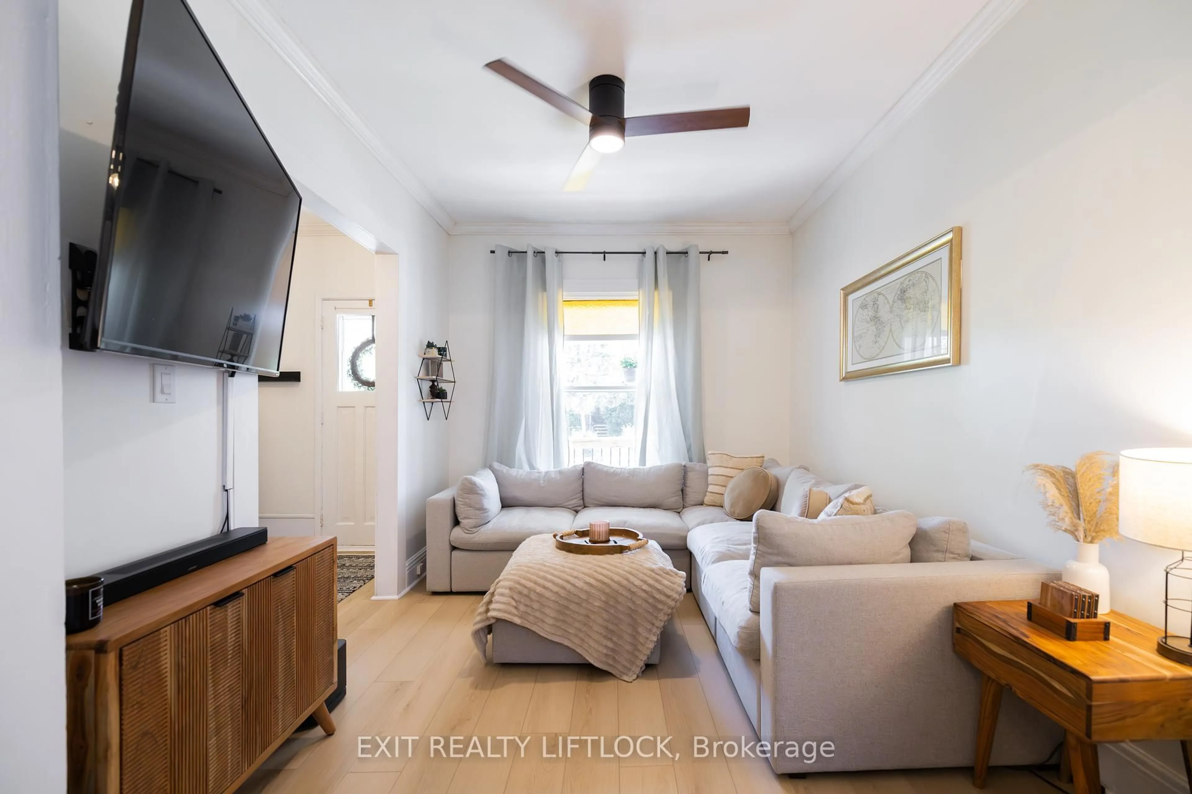 Living room with furniture, unknown for 132 Maude St, Peterborough Central Ontario K9J 3A2