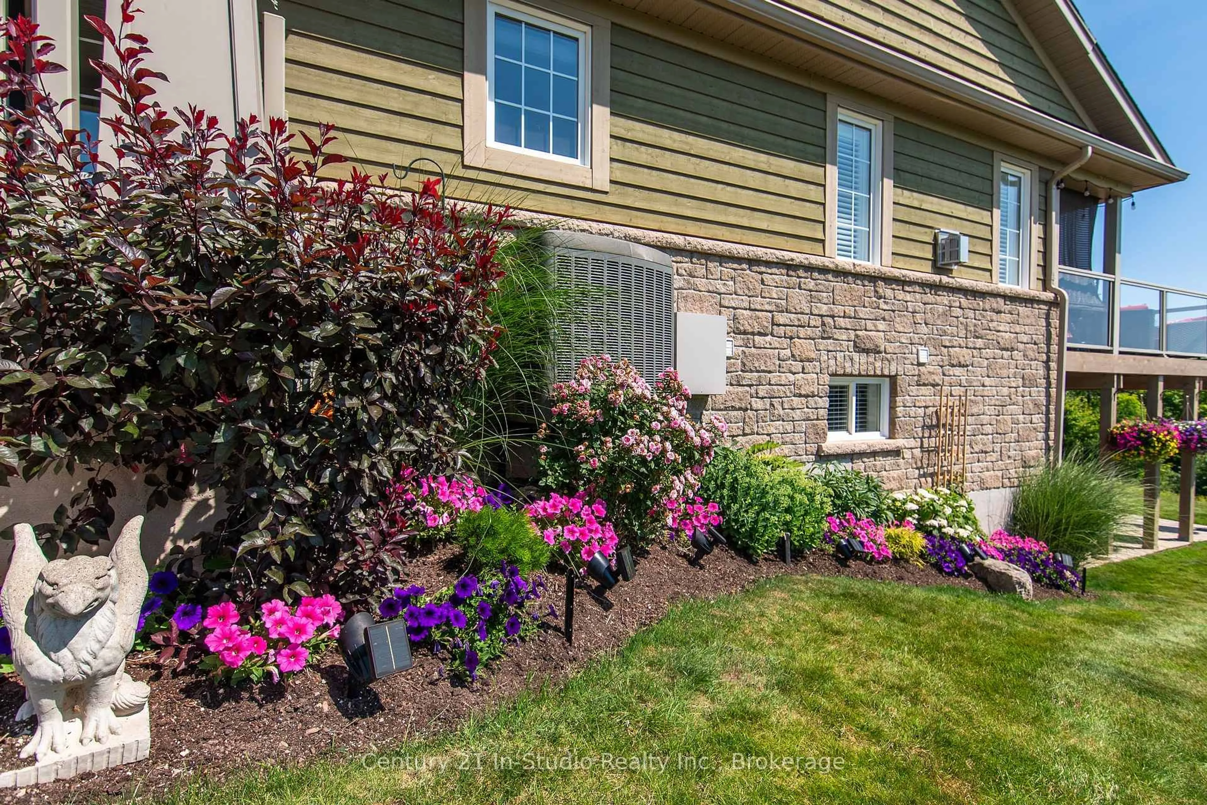 Patio, street for 301 Telford Tr #1, Georgian Bluffs Ontario N0H 1S0