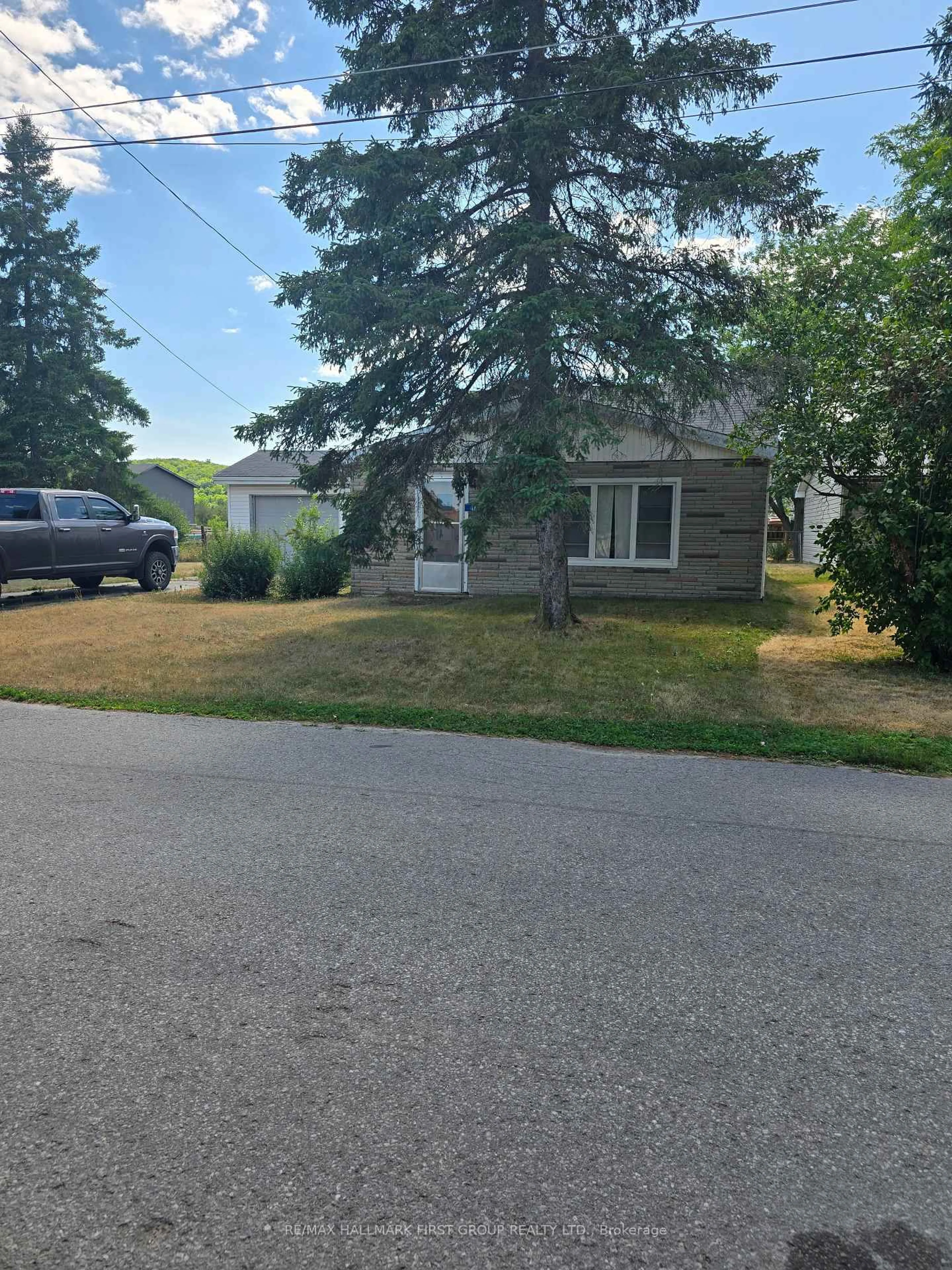 A pic from outside/outdoor area/front of a property/back of a property/a pic from drone, street for 46 Diamond St, Hastings Ontario K0K 2C0