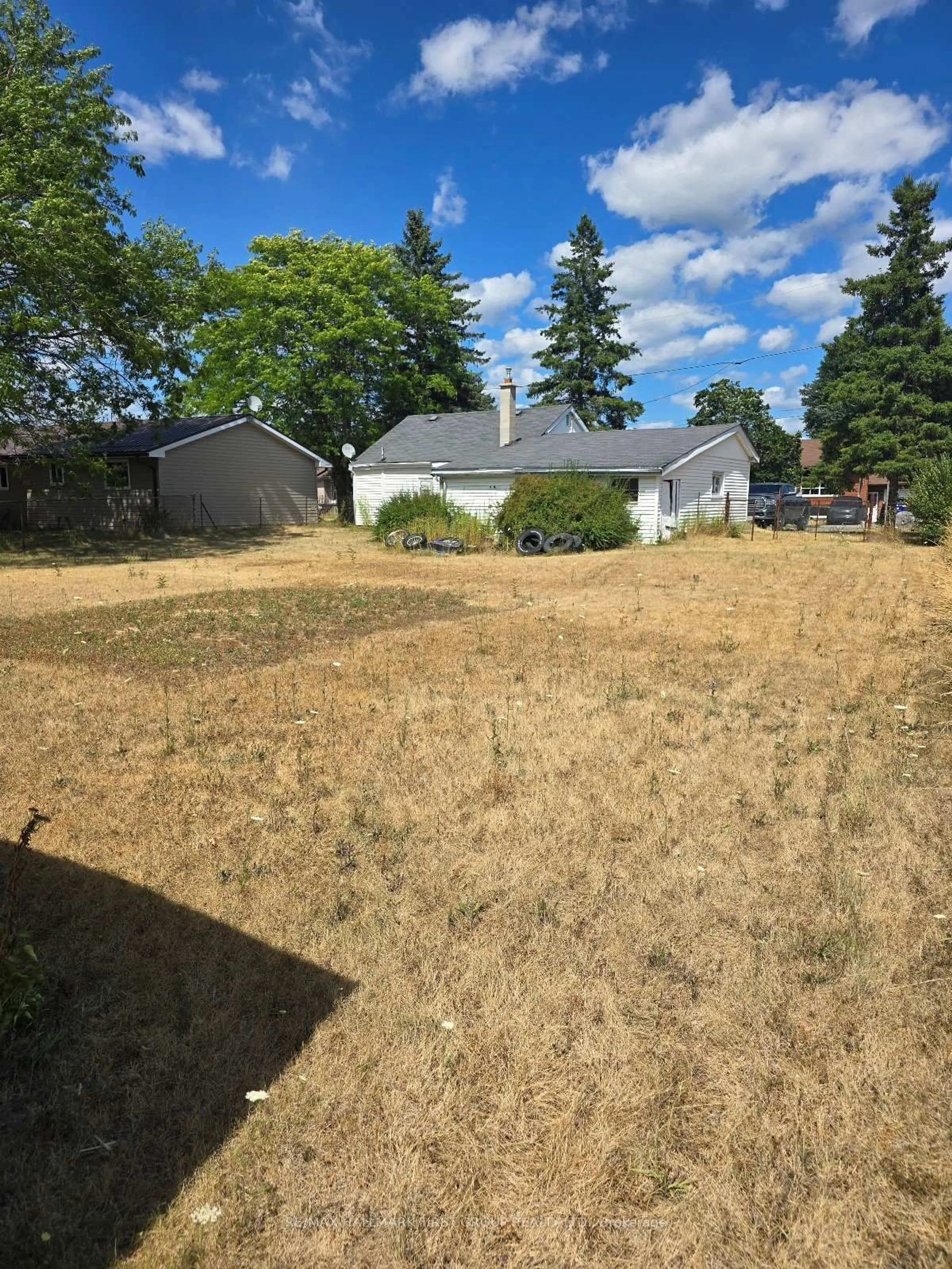 A pic from outside/outdoor area/front of a property/back of a property/a pic from drone, street for 46 Diamond St, Hastings Ontario K0K 2C0