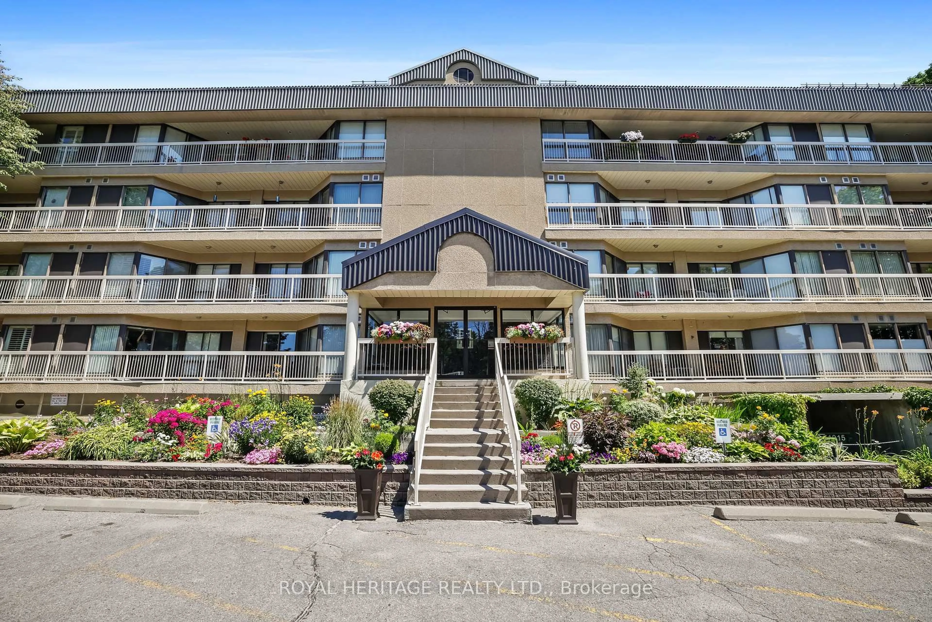 Indoor foyer for 40 Auburn St #211, Peterborough East Ontario K9H 2G2