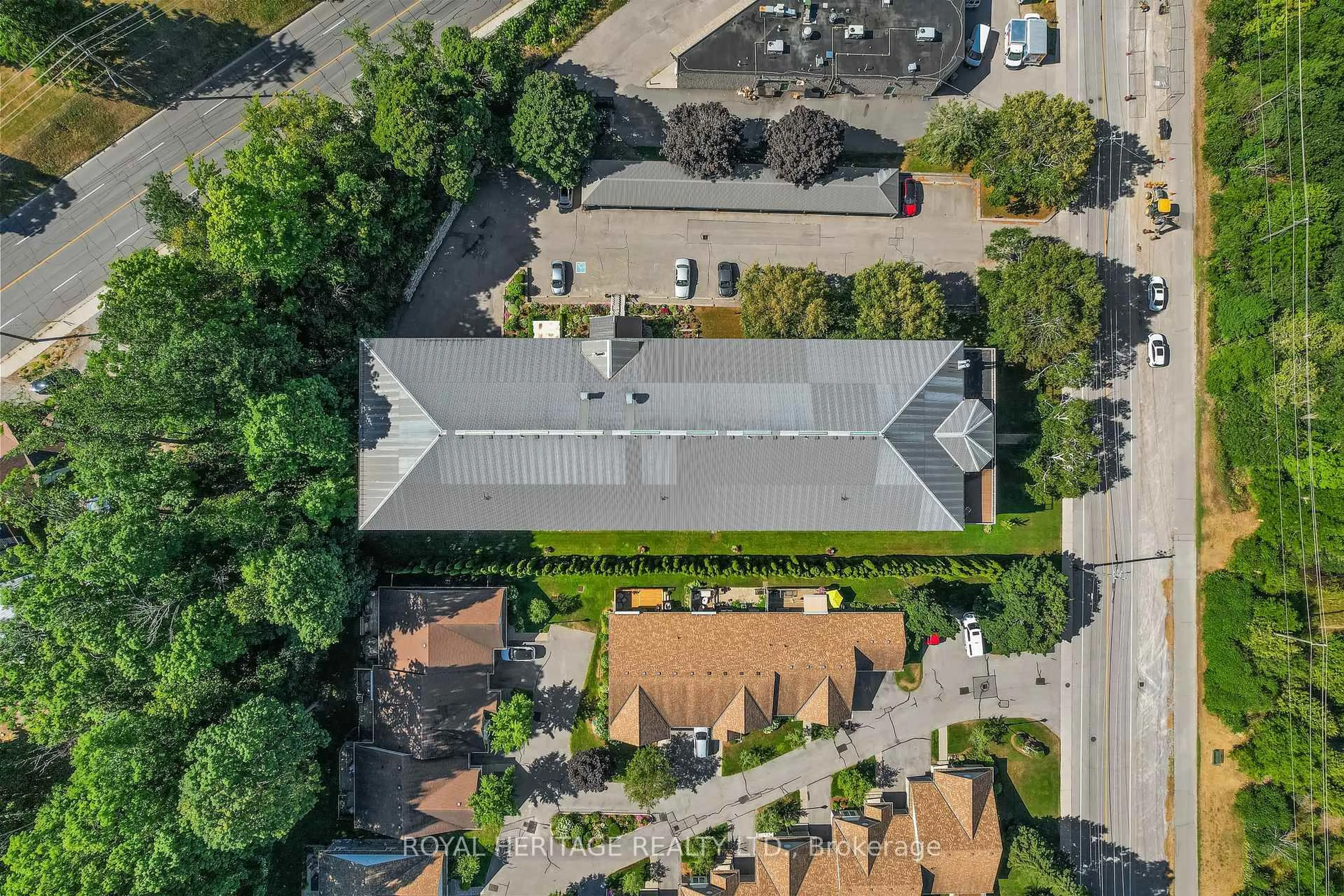 A pic from outside/outdoor area/front of a property/back of a property/a pic from drone, unknown for 40 Auburn St #211, Peterborough East Ontario K9H 2G2