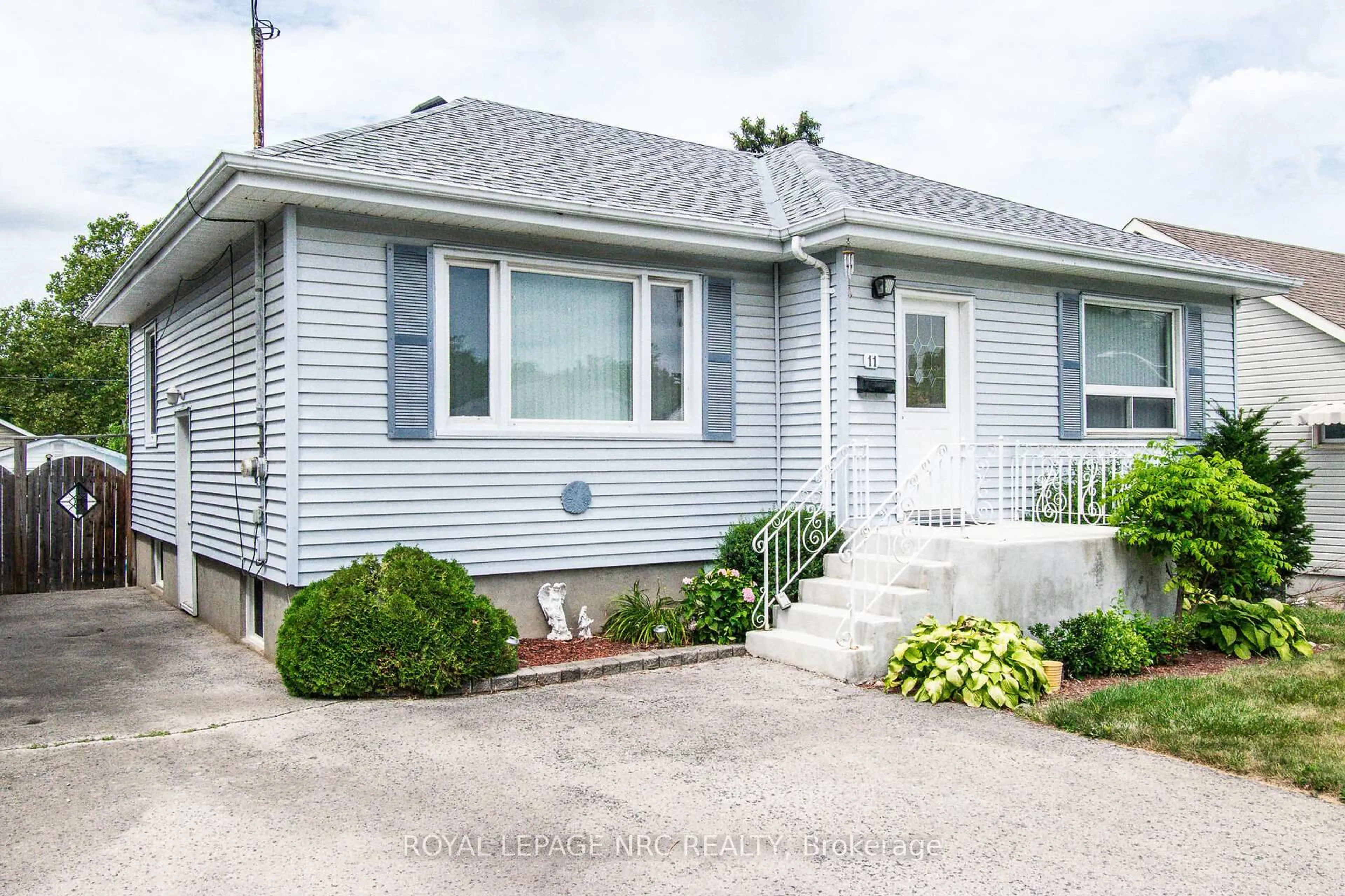 Home with vinyl exterior material, street for 11 Melrose Ave, St. Catharines Ontario L2P 2E3