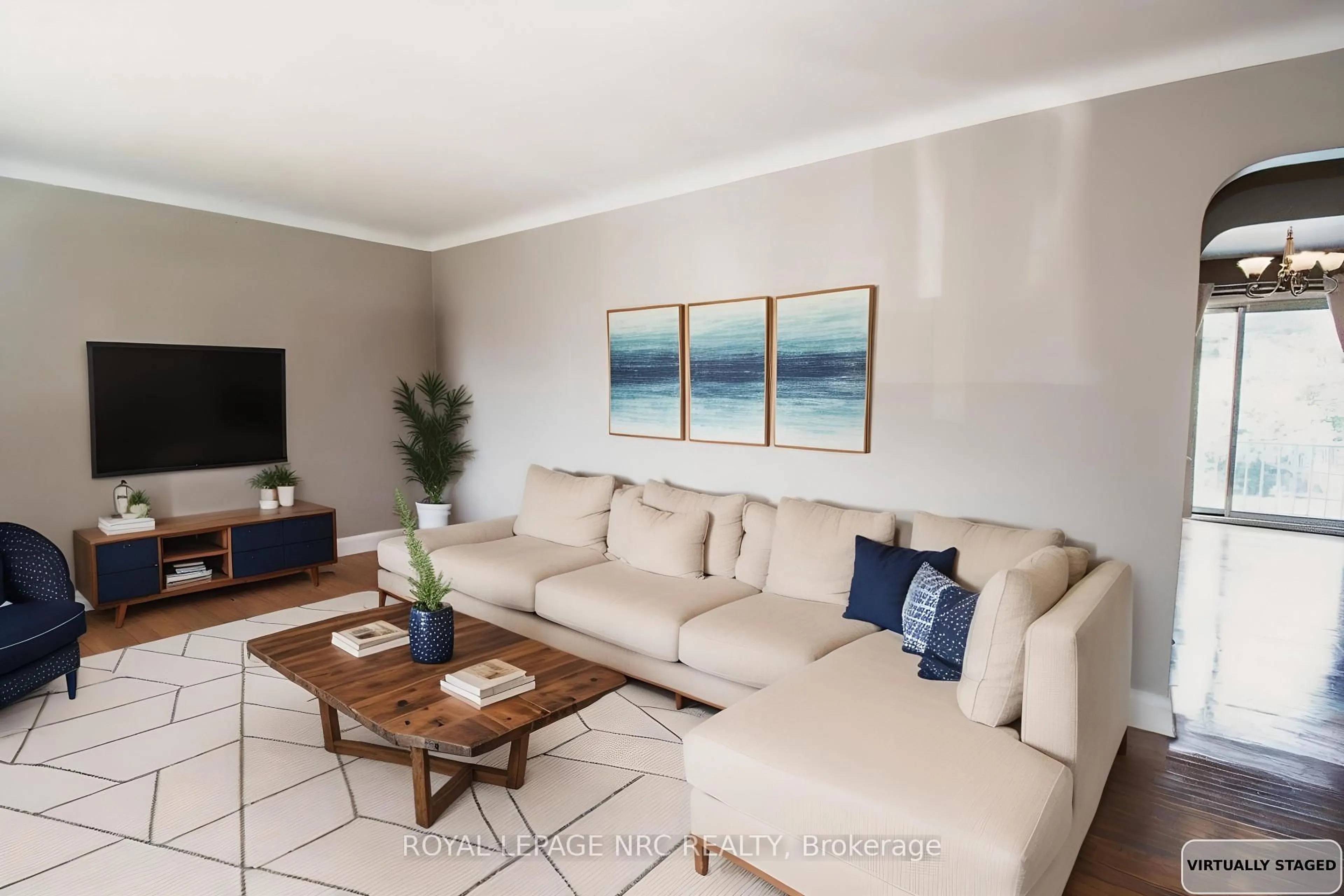 Living room with furniture, unknown for 11 Melrose Ave, St. Catharines Ontario L2P 2E3