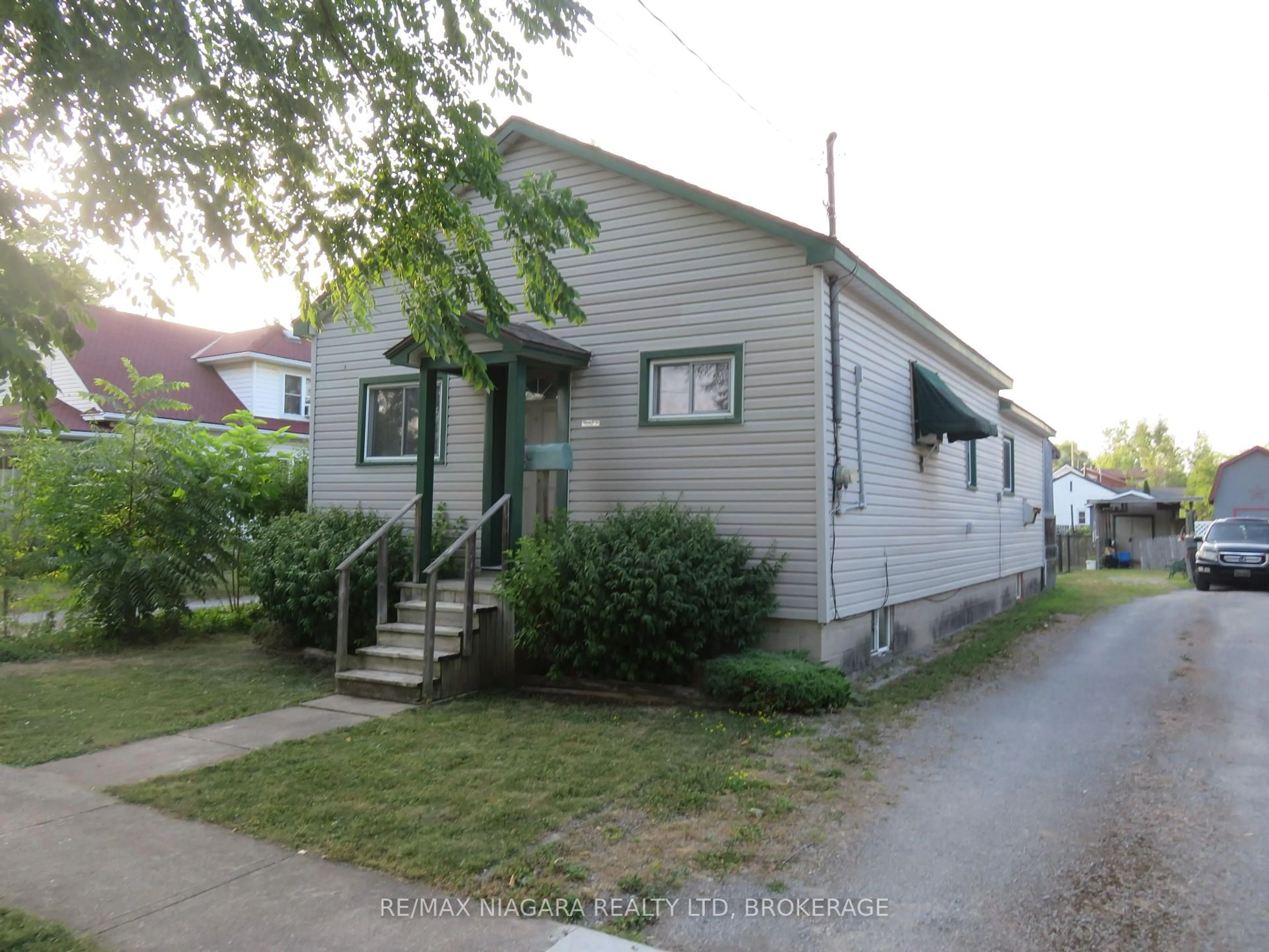 Unknown for 253 Henrietta St, Fort Erie Ontario L2A 2K8