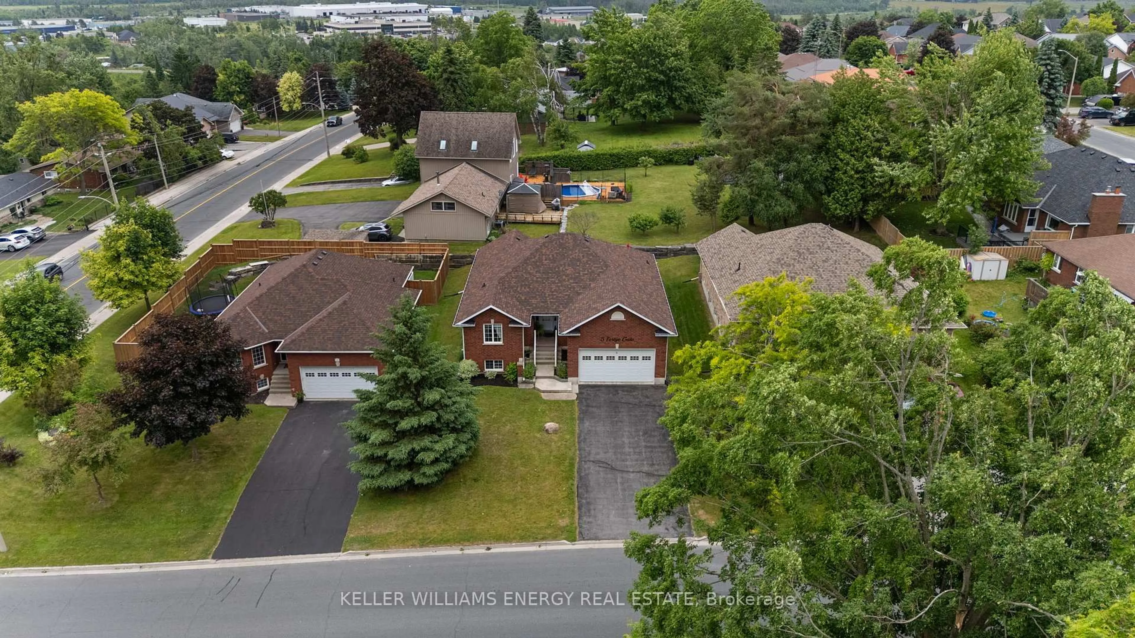 A pic from outside/outdoor area/front of a property/back of a property/a pic from drone, unknown for 5 Fortye Gate, Peterborough West Ontario K9K 2E7