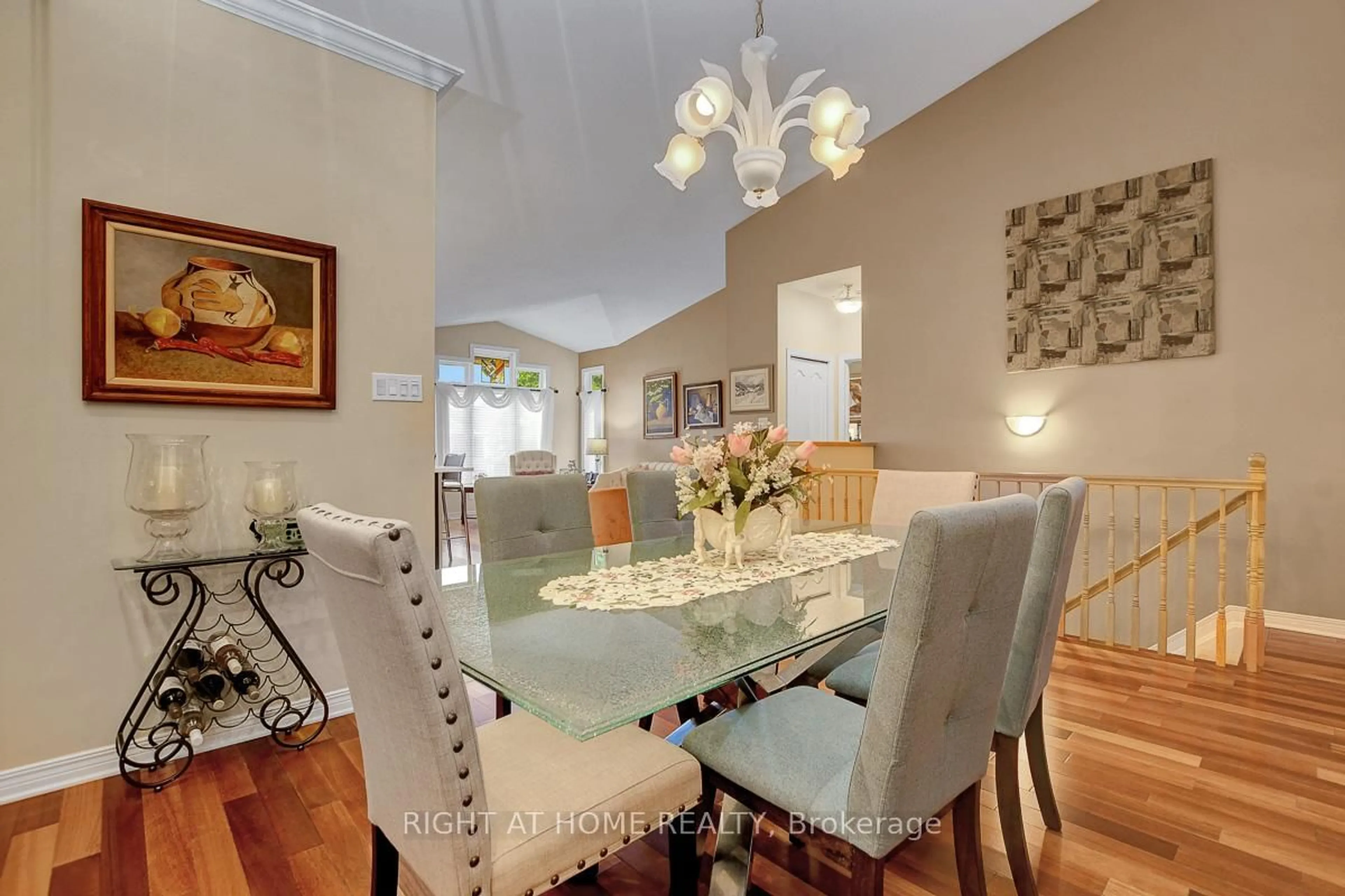 Dining room, wood/laminate floor for 36 Sable Run Dr, Stittsville Ontario K2S 1W8