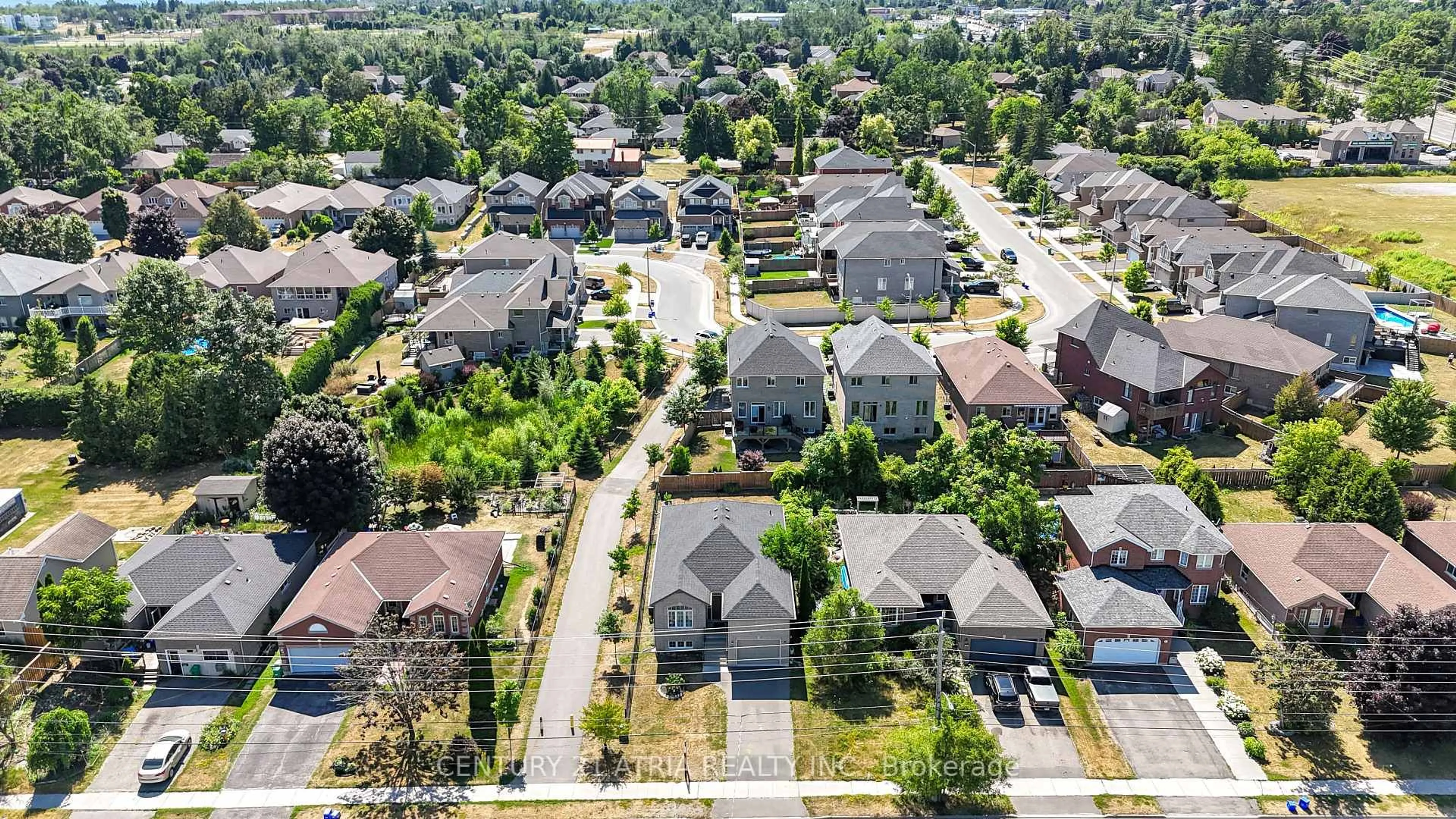A pic from outside/outdoor area/front of a property/back of a property/a pic from drone, street for 793 Spillsbury Dr, Peterborough West Ontario K9K 1K9