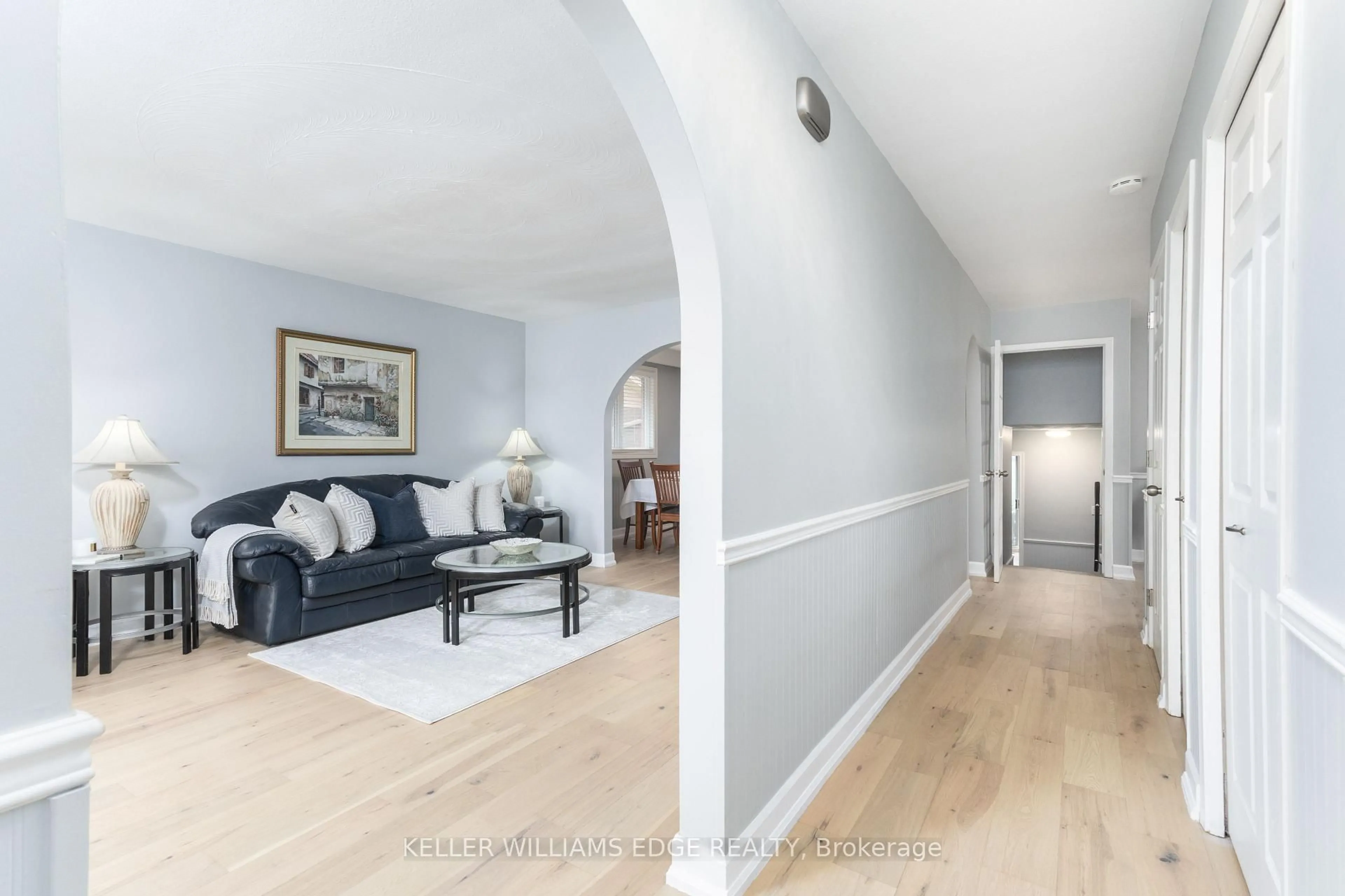 Indoor entryway for 63 Lionsgate Ave, Hamilton Ontario L9C 6L5