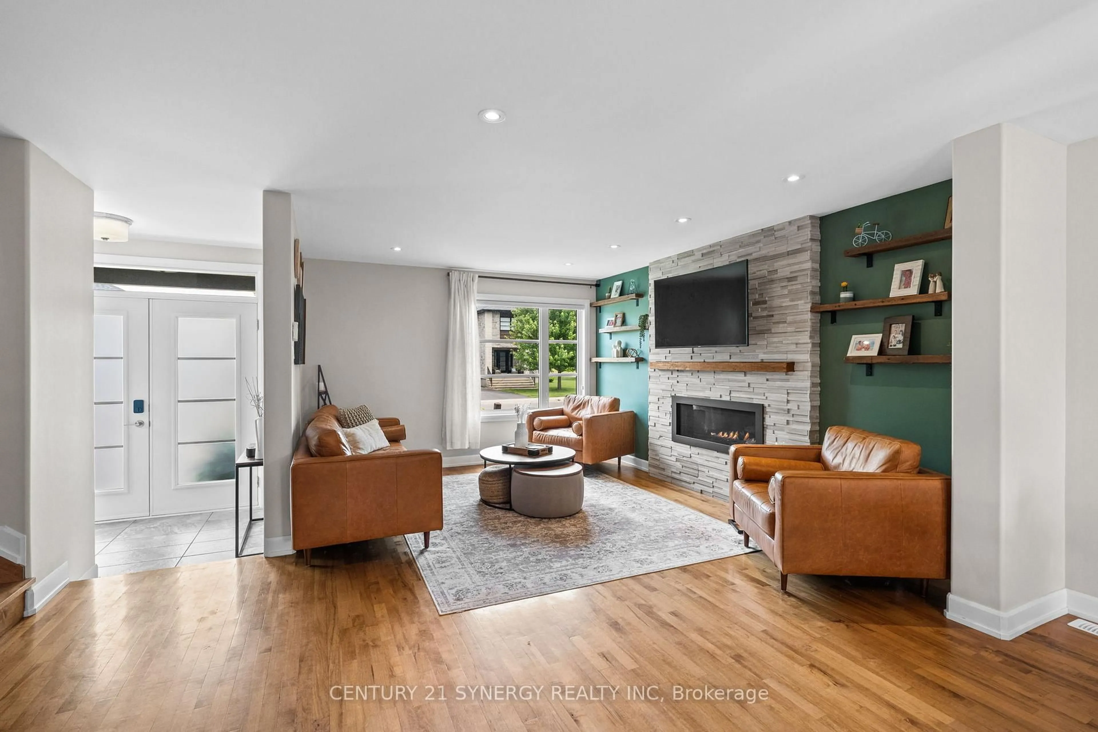 Living room with furniture, unknown for 406 Provence Ave, Russell Ontario K0A 1W0